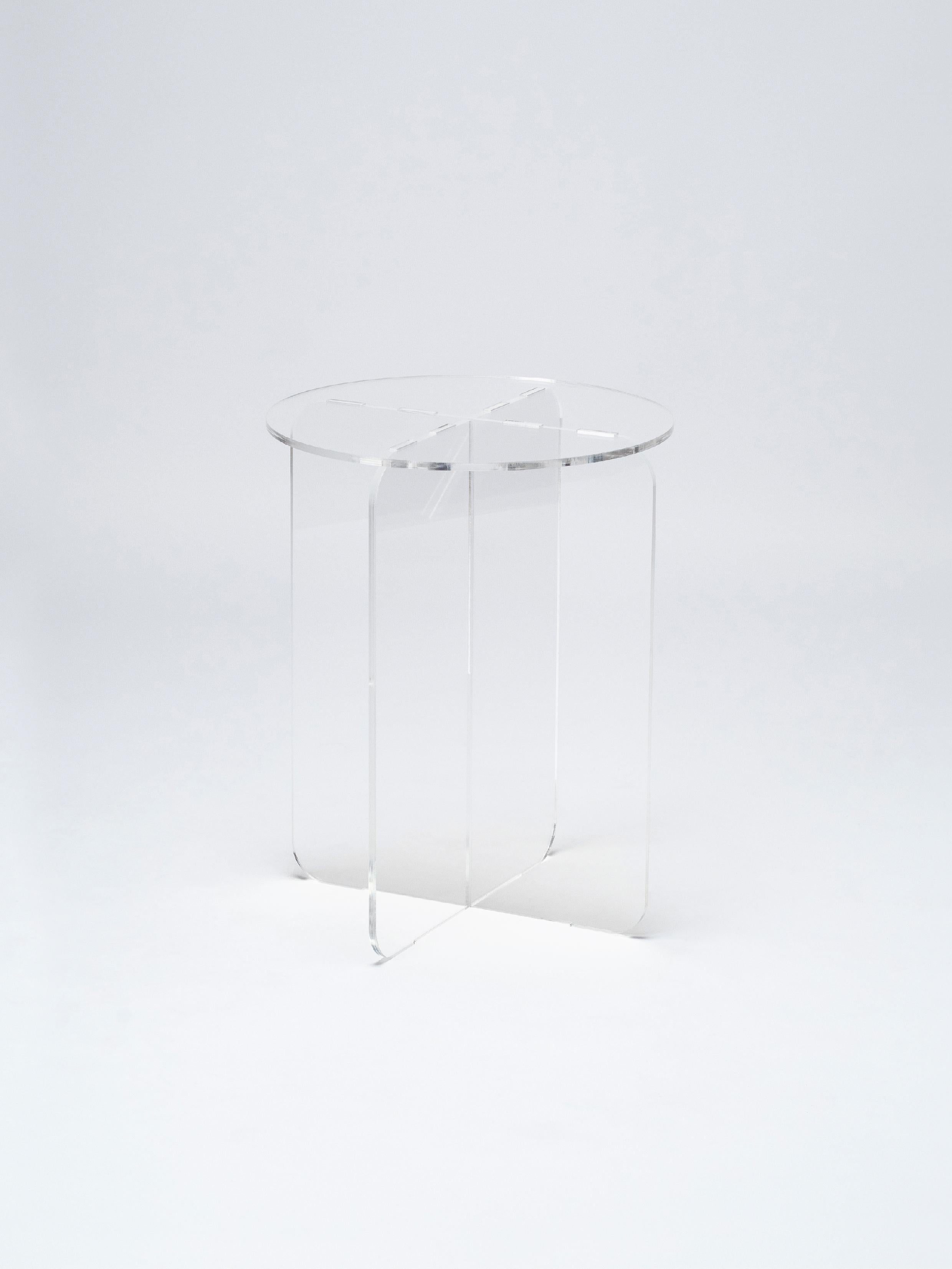 ROMA Contemporary Side Table in Clear Acrylic by Ries (Round Top) For Sale 3