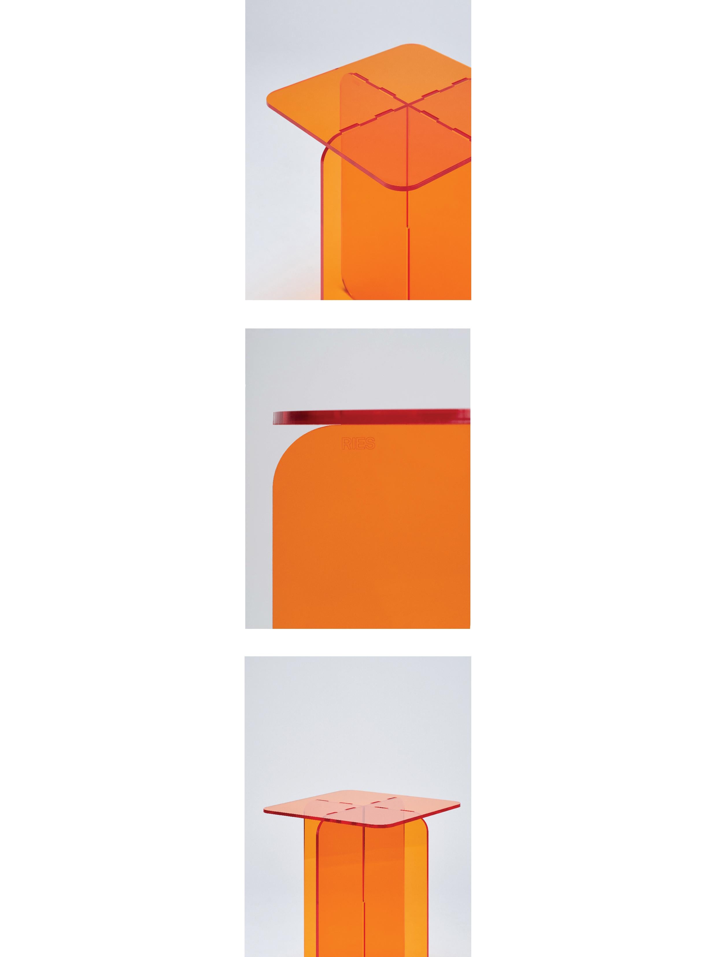 Mesa auxiliar ROMA Contemporary Acrylic by Ries (Tablero cuadrado) en Nuevo estado para la venta en Buenos Aires, CABA