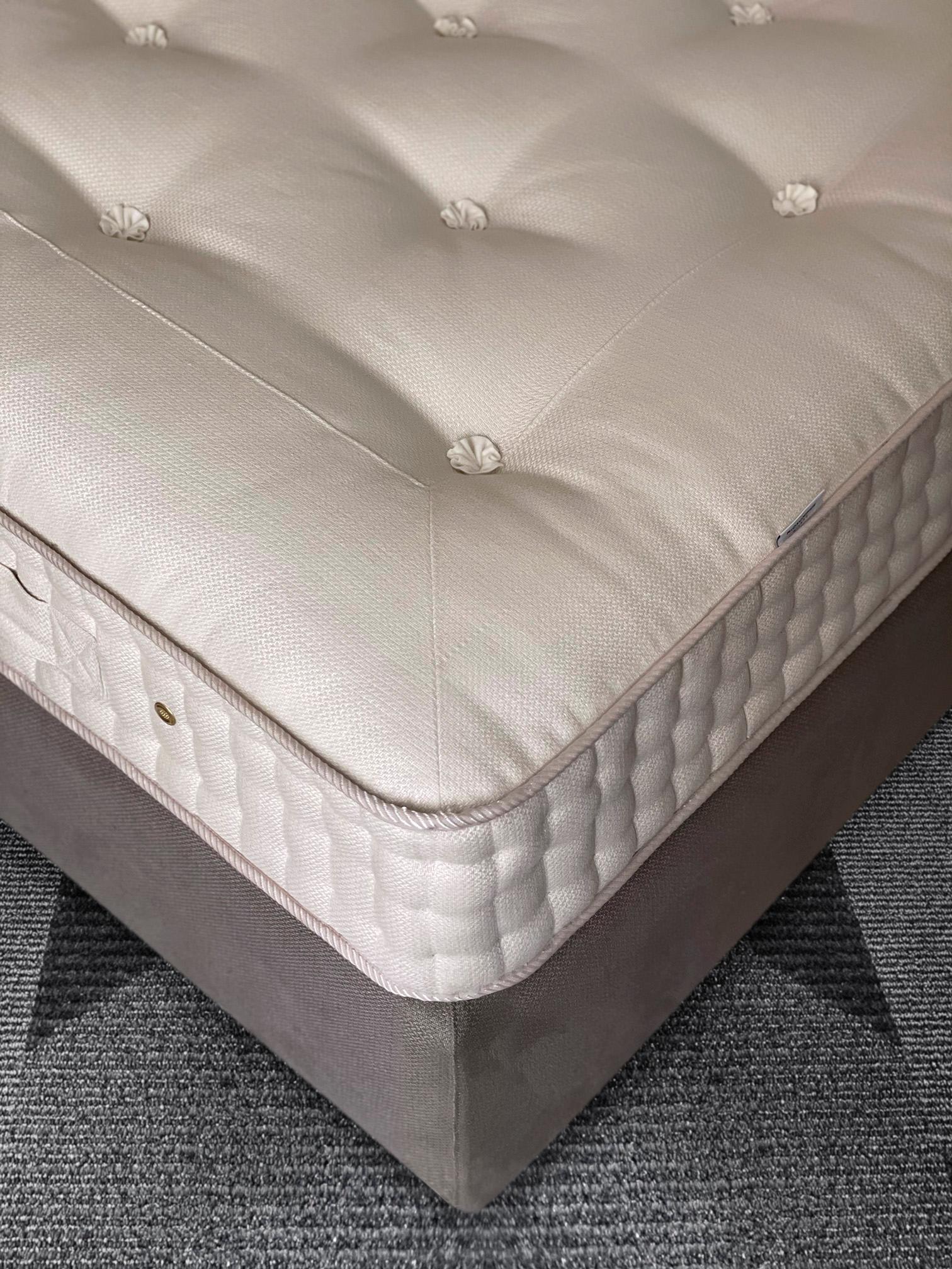 Roma Mattress Double Upholstery Bianco by Midsummer In New Condition In Beverly Hills, CA