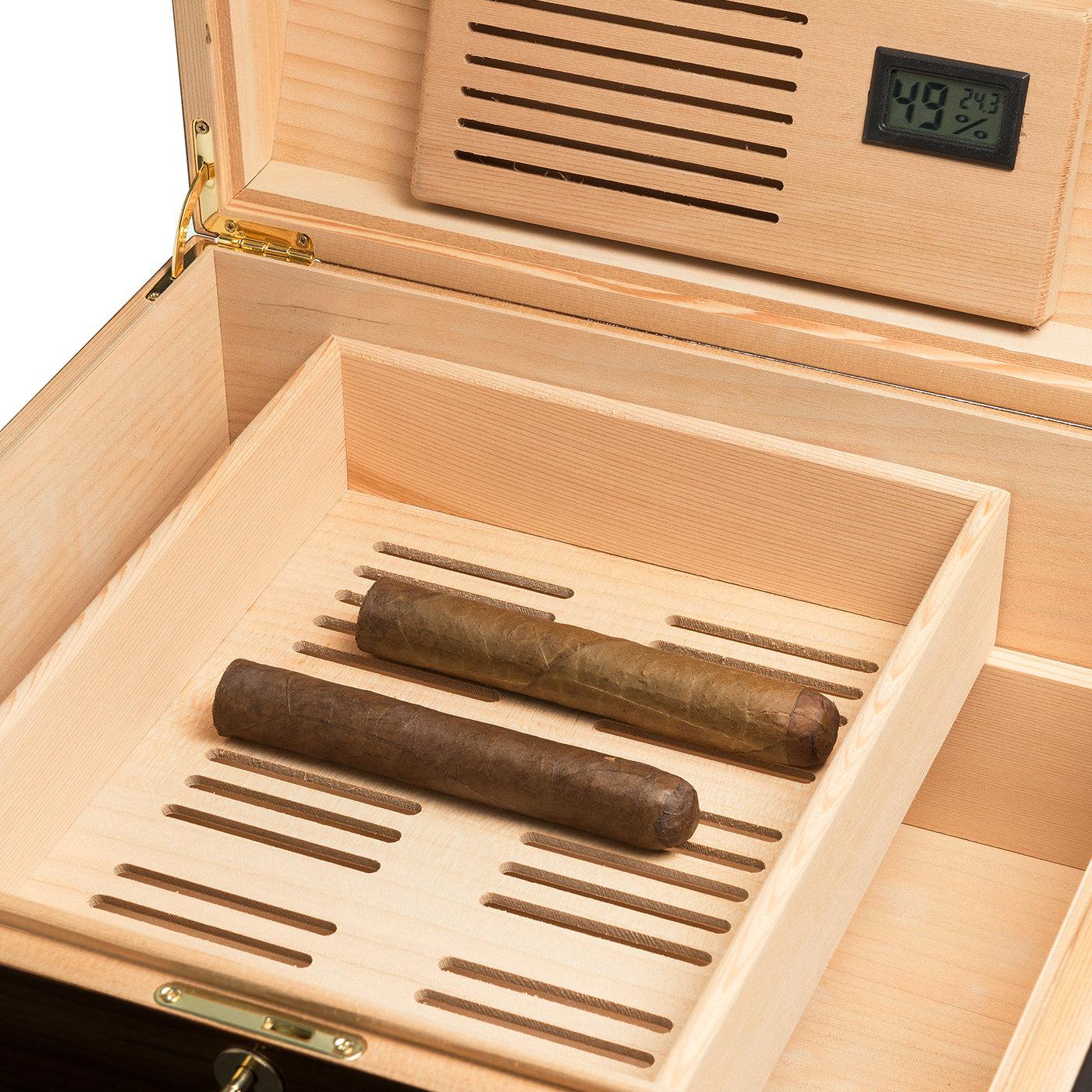Showcasing magnificently shaded and luminous brown hues, this cigar case is superbly handcrafted of cedar veneered with rosewood. Holding up to 300 cigars, it is enriched with an exquisite metal key and is equipped with a hygrometer and a Boveda