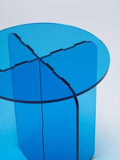 Mesa auxiliar redonda «ROMA», sin color, de diseño contemporáneo, fabricada en Argentina