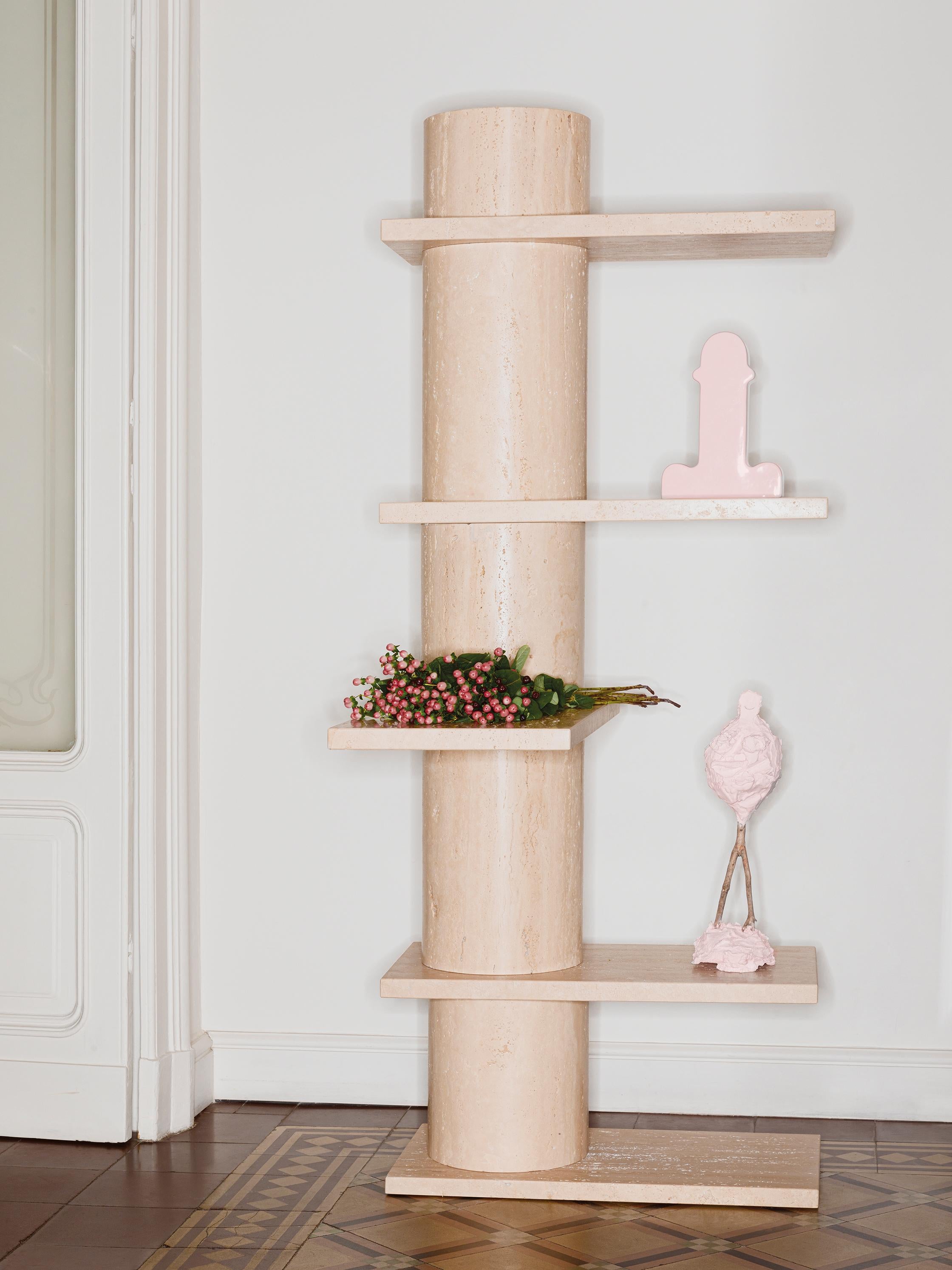 A column fitting shelves on top of each other in different directions deconstructs the classic image of a
bookcase. A clear reference to historical architecture based on repeated, minimal gestures without any
rhetoric.
Solid Roman Travertine