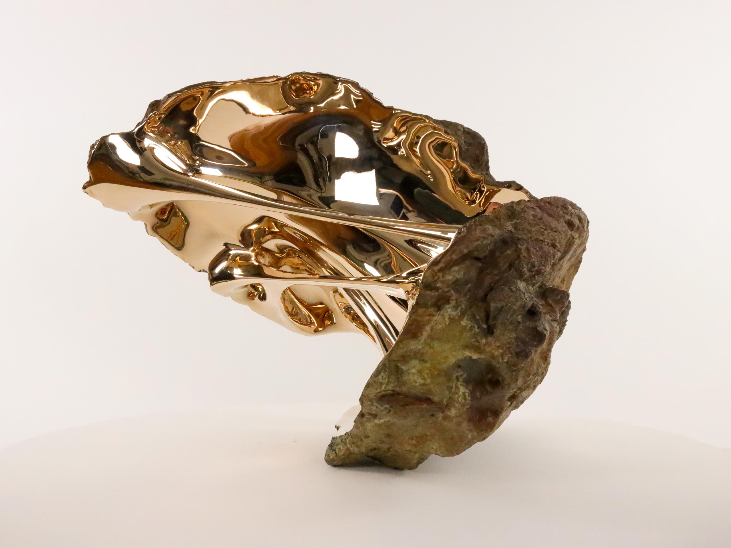 Chronos di Romain Langlois - Scultura in bronzo simile a una roccia, oro, fusione, forma in vendita 19