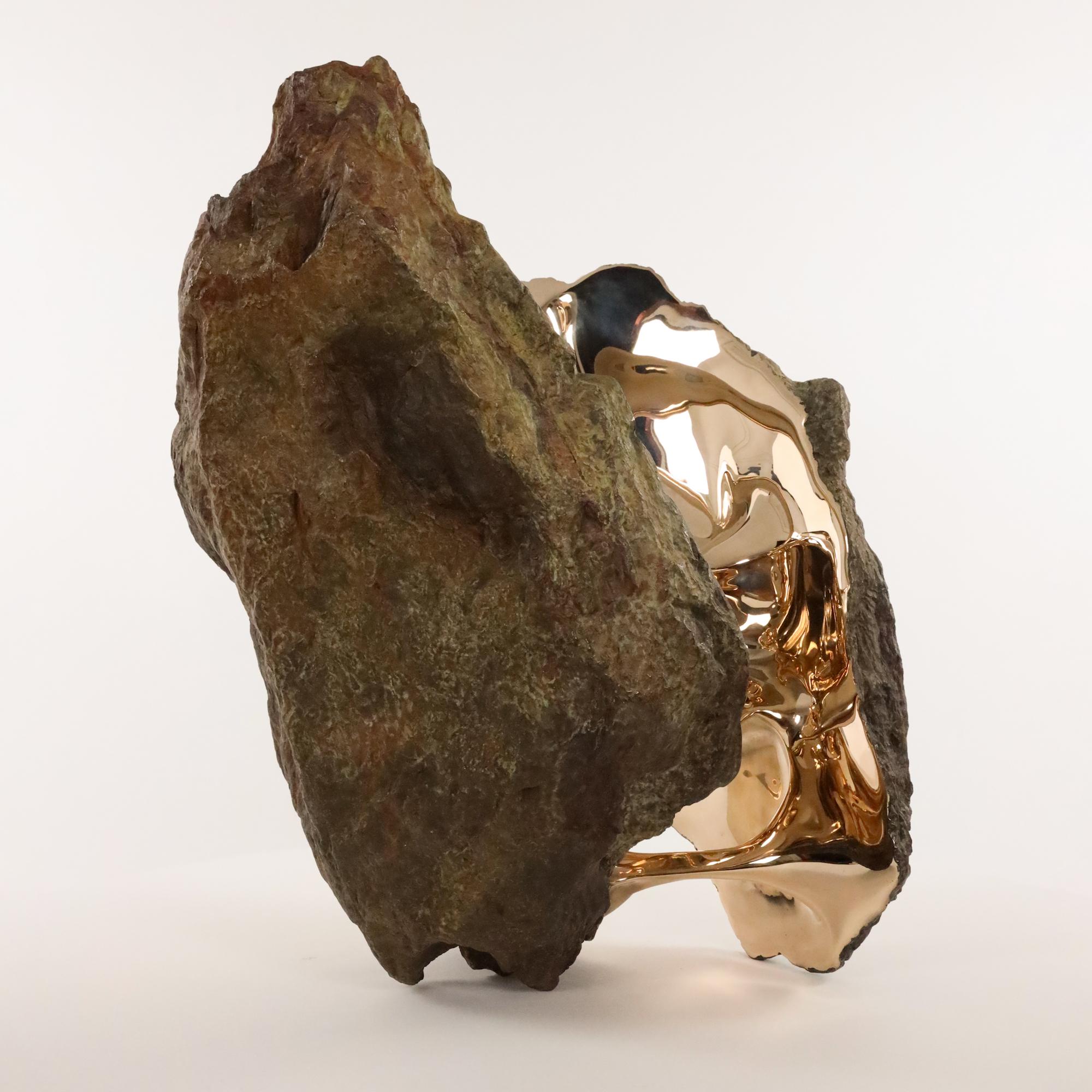 Chronos di Romain Langlois - Scultura in bronzo simile a una roccia, oro, fusione, forma in vendita 9