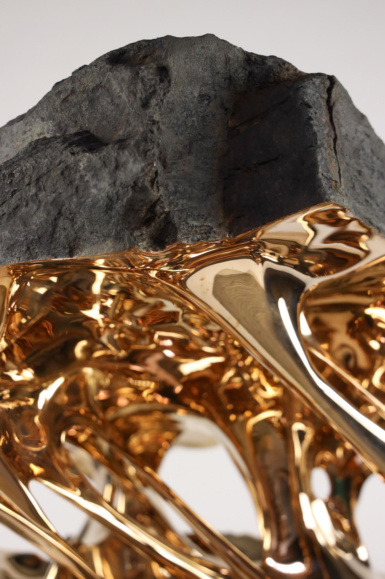 Gaïa par Romain Langlois - Sculpture en bronze, dorée, abstraite, en forme de rocher en vente 11