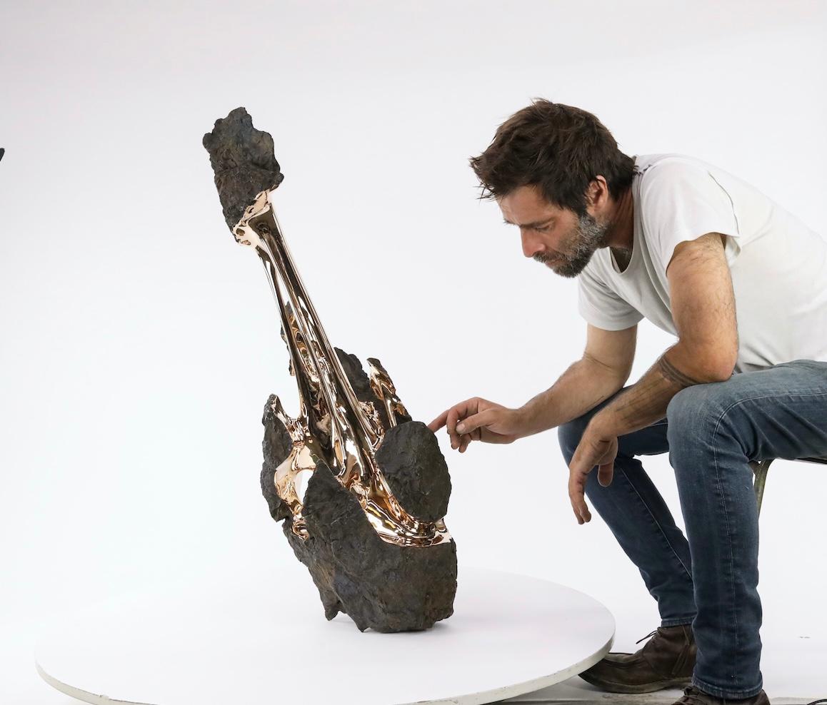 Hyakutake di Romain Langlois - Scultura in bronzo simile a una roccia, dorata, astratta in vendita 4