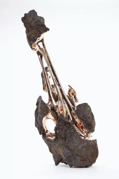 Hyakutake de Romain Langlois - Escultura de bronce con forma de roca, dorada, abstracta