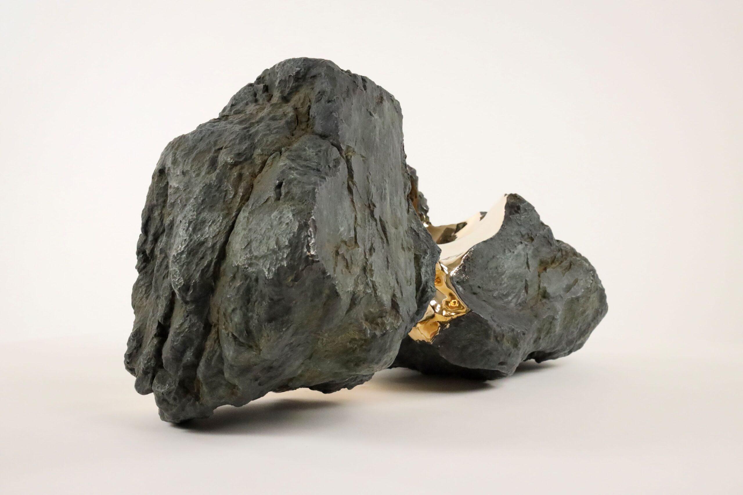 Kairos by Romain Langlois - Rock-like bronze sculpture, golden, abstract en venta 13