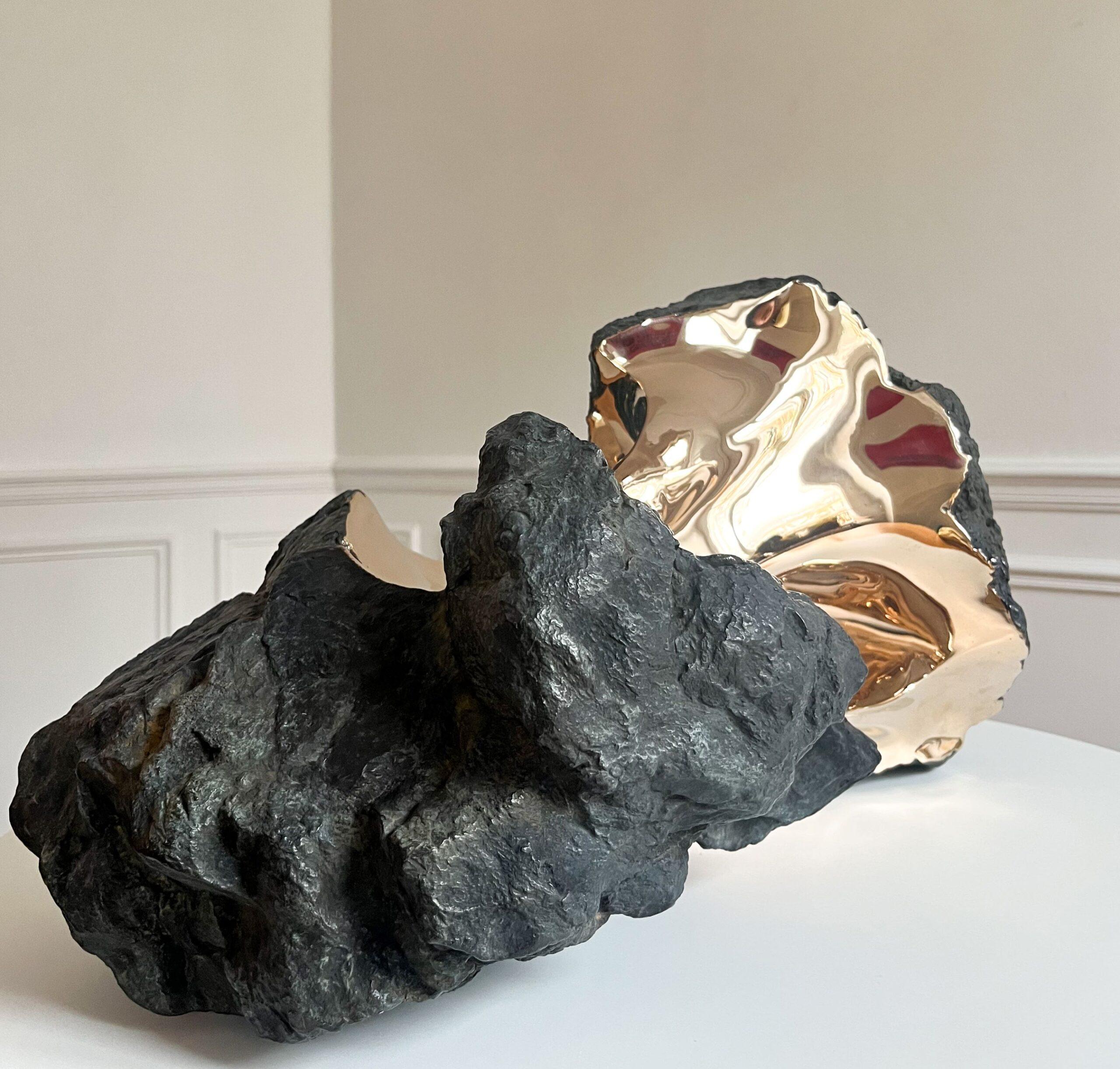 Kairos de Romain Langlois - Sculpture en bronze ressemblant à une roche, dorée, abstraite en vente 4