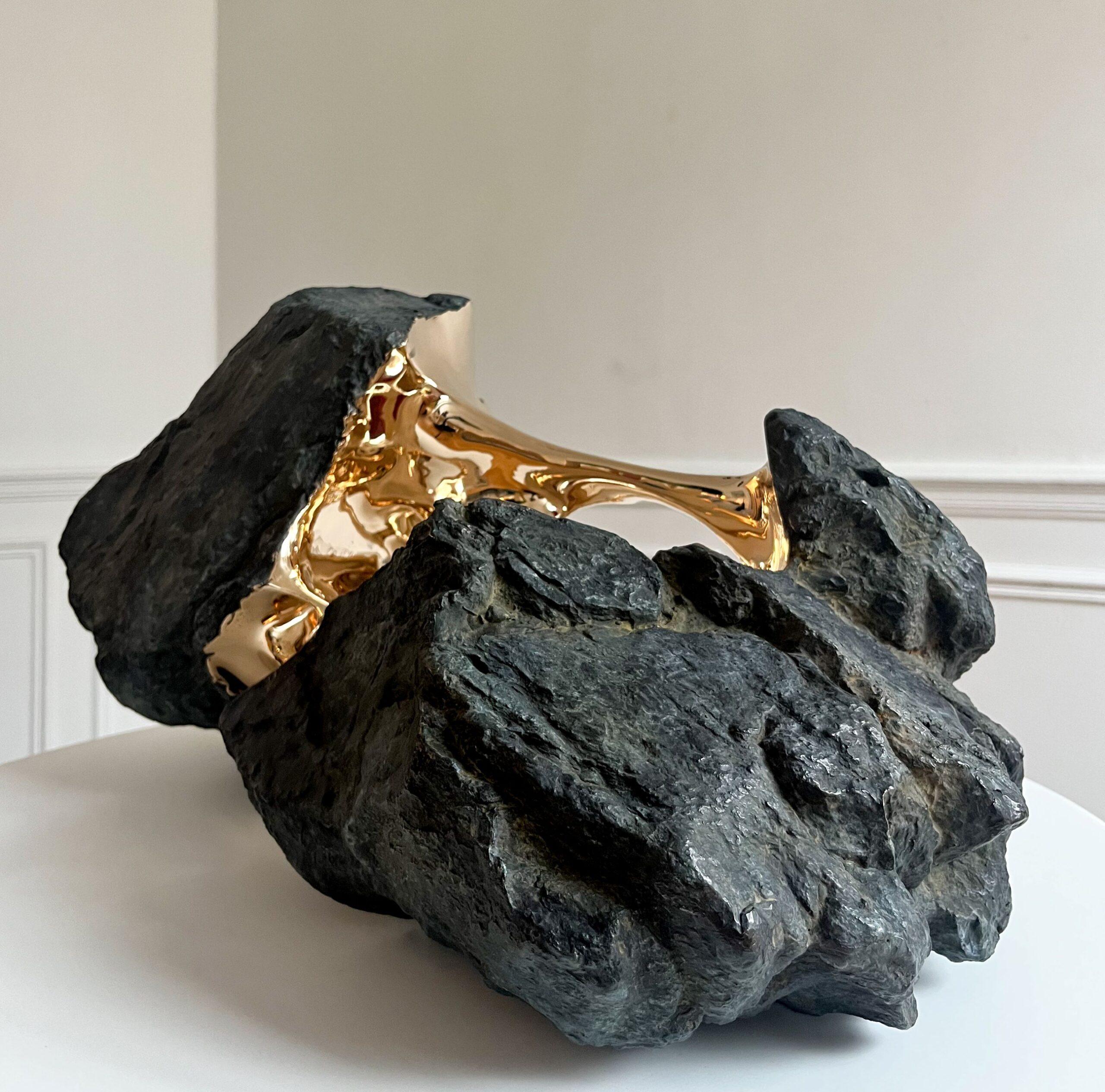 Kairos by Romain Langlois - Rock-like bronze sculpture, golden, abstract For Sale 7