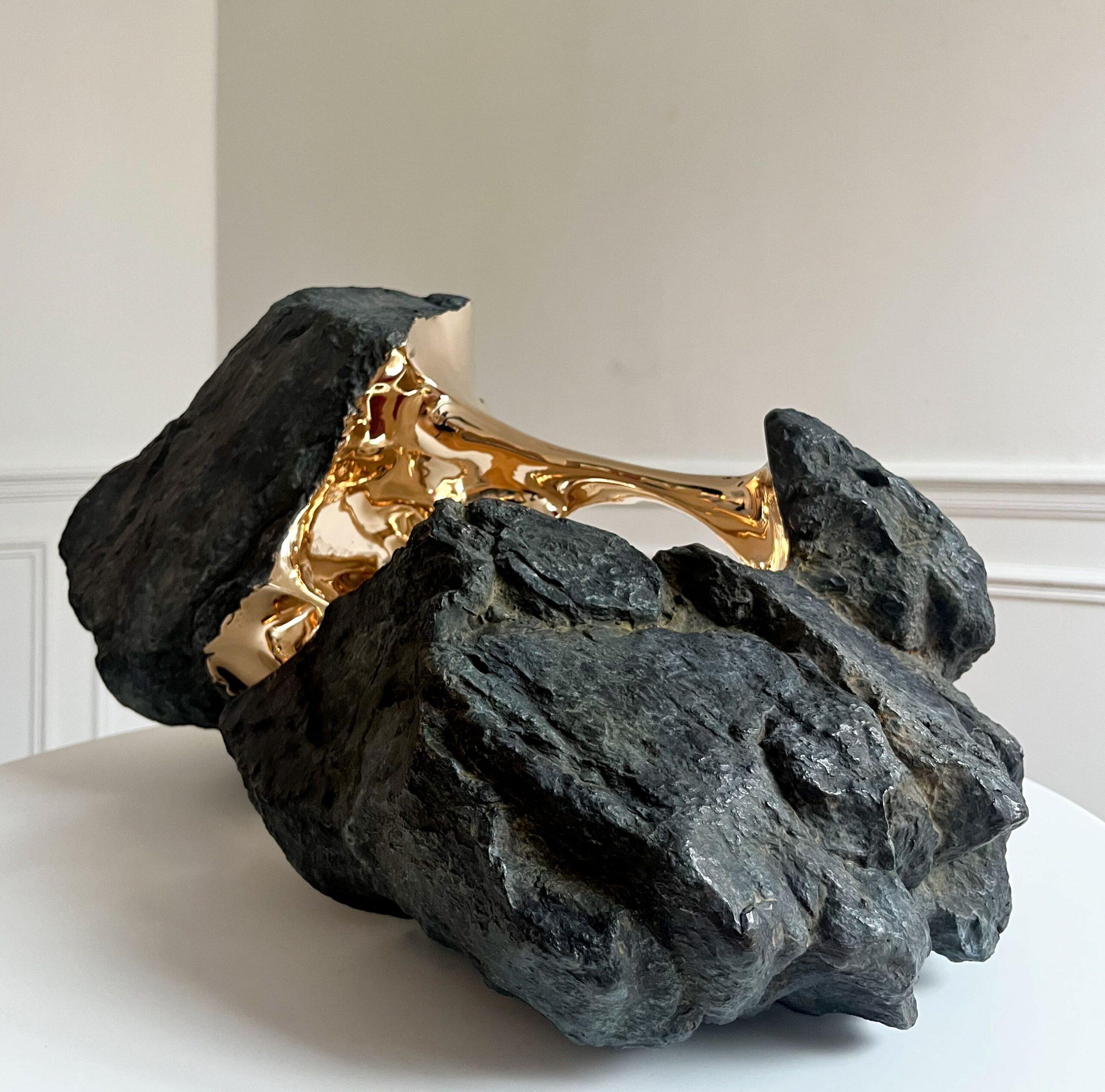 Kairos by Romain Langlois - Rock-like bronze sculpture, golden, abstract en venta 7