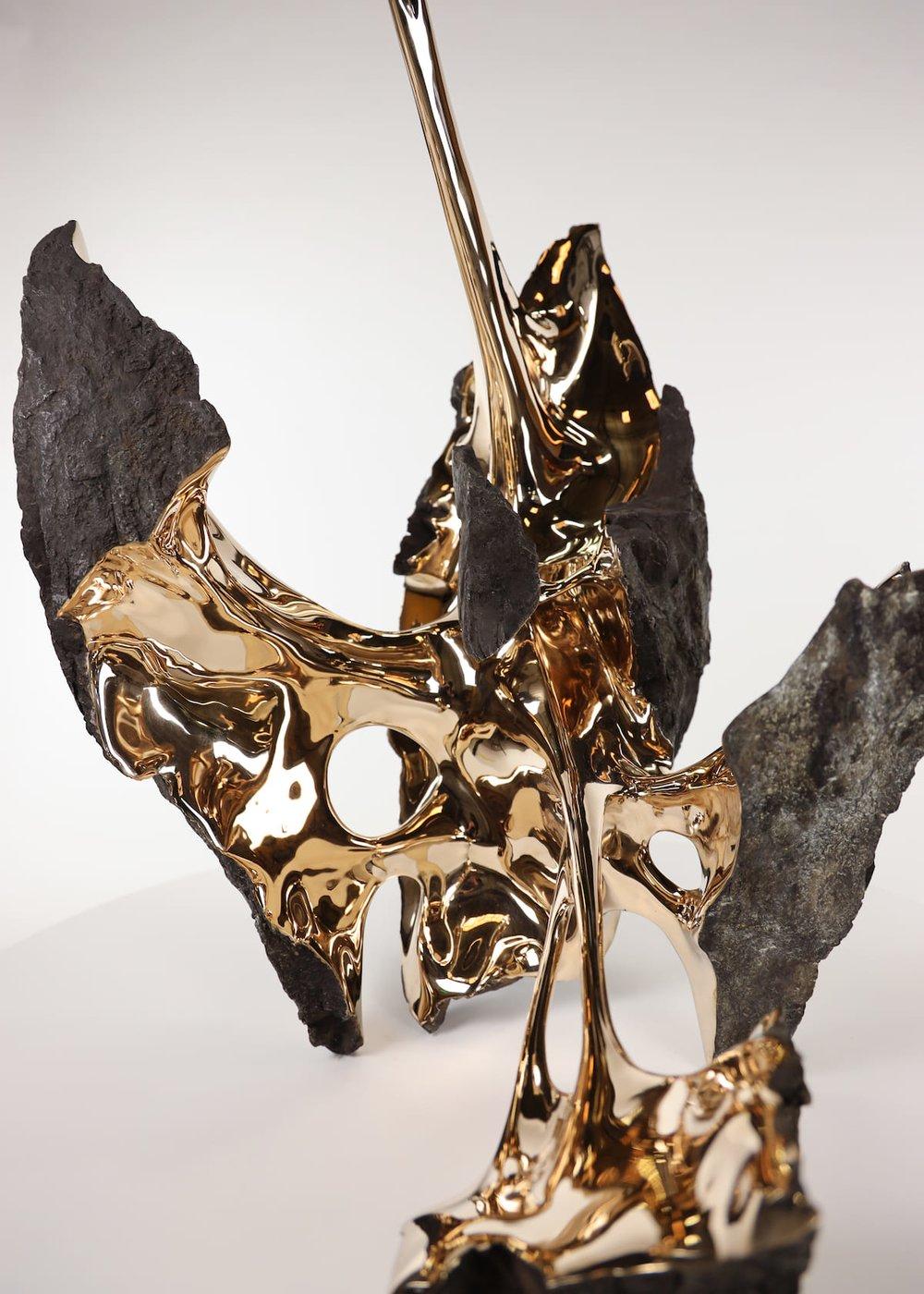 Sculpture abstraite en bronze poli de couleur or Serendipity de Romain Langlois en vente 1