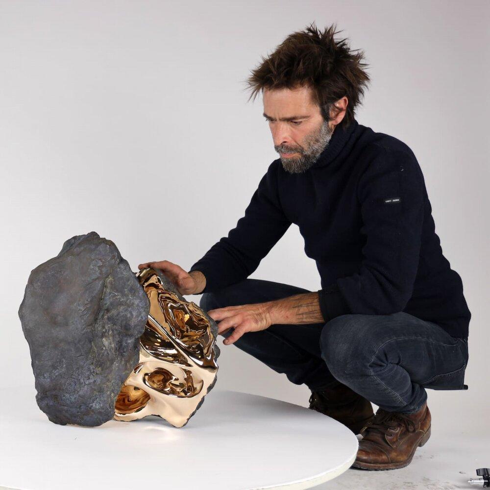 Sleeping Beauty by Romain Langlois - Rock-like bronze sculpture, golden, fusion For Sale 5