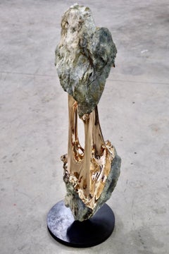 The Mountain & The River di Romain Langlois - Scultura in bronzo simile a una roccia, dorata