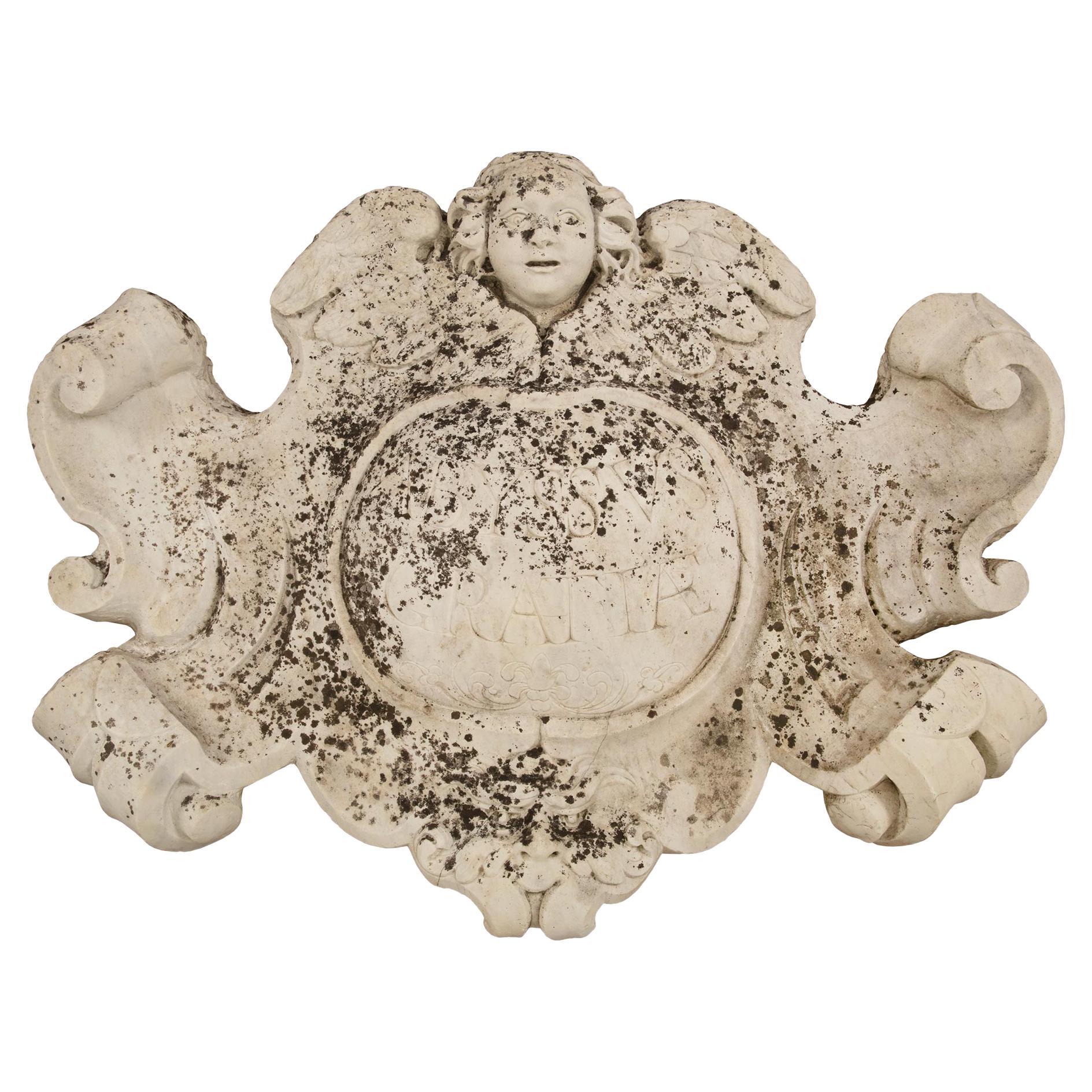 Escudo de familia barroco romano del siglo XVIII en mármol blanco de Carrara