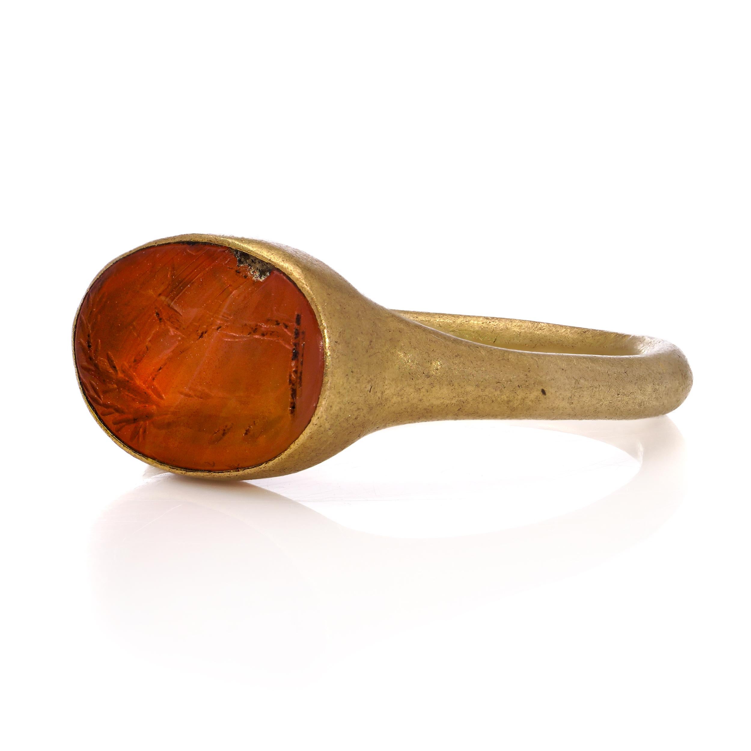 Romanischer Ring aus 22-karätigem Gold mit Ziegen Karneol-Intaglio im Angebot 2