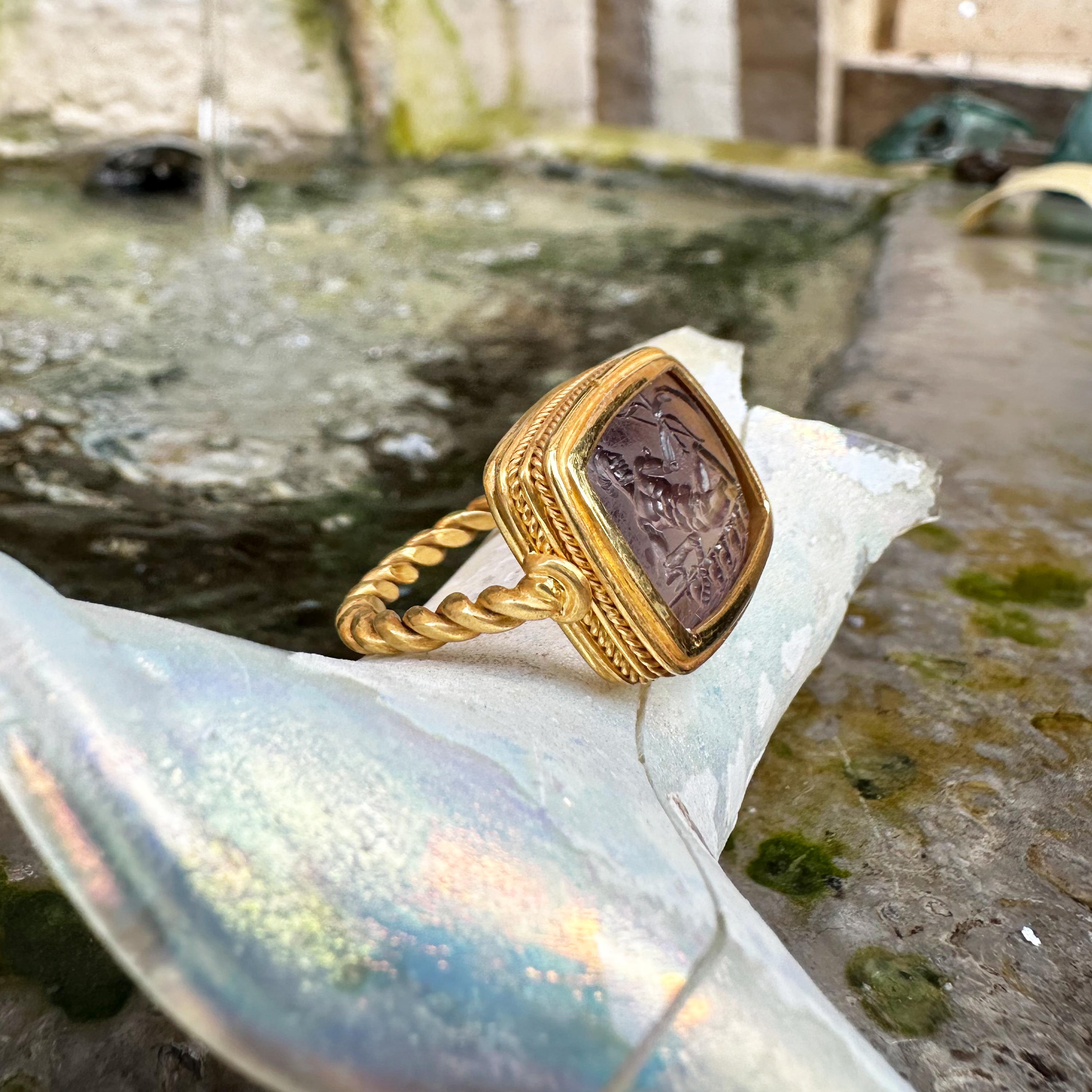 Roman Amethyst Intaglio 1st-2nd Cent, AD 18 Kt Gold Ring Depicting God Apollo For Sale 1