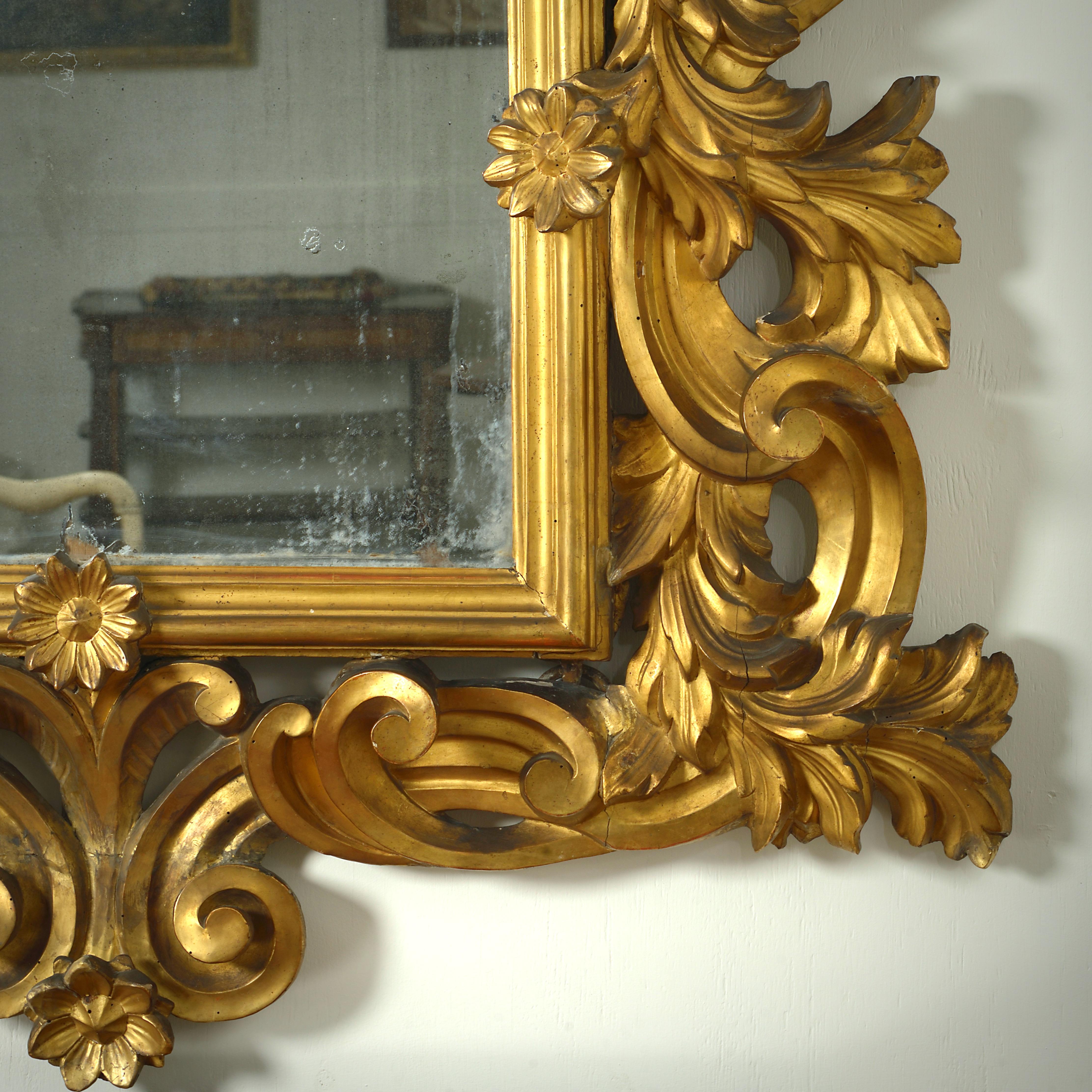 Specchio barocco romano in legno dorato In condizioni buone in vendita a London, GB