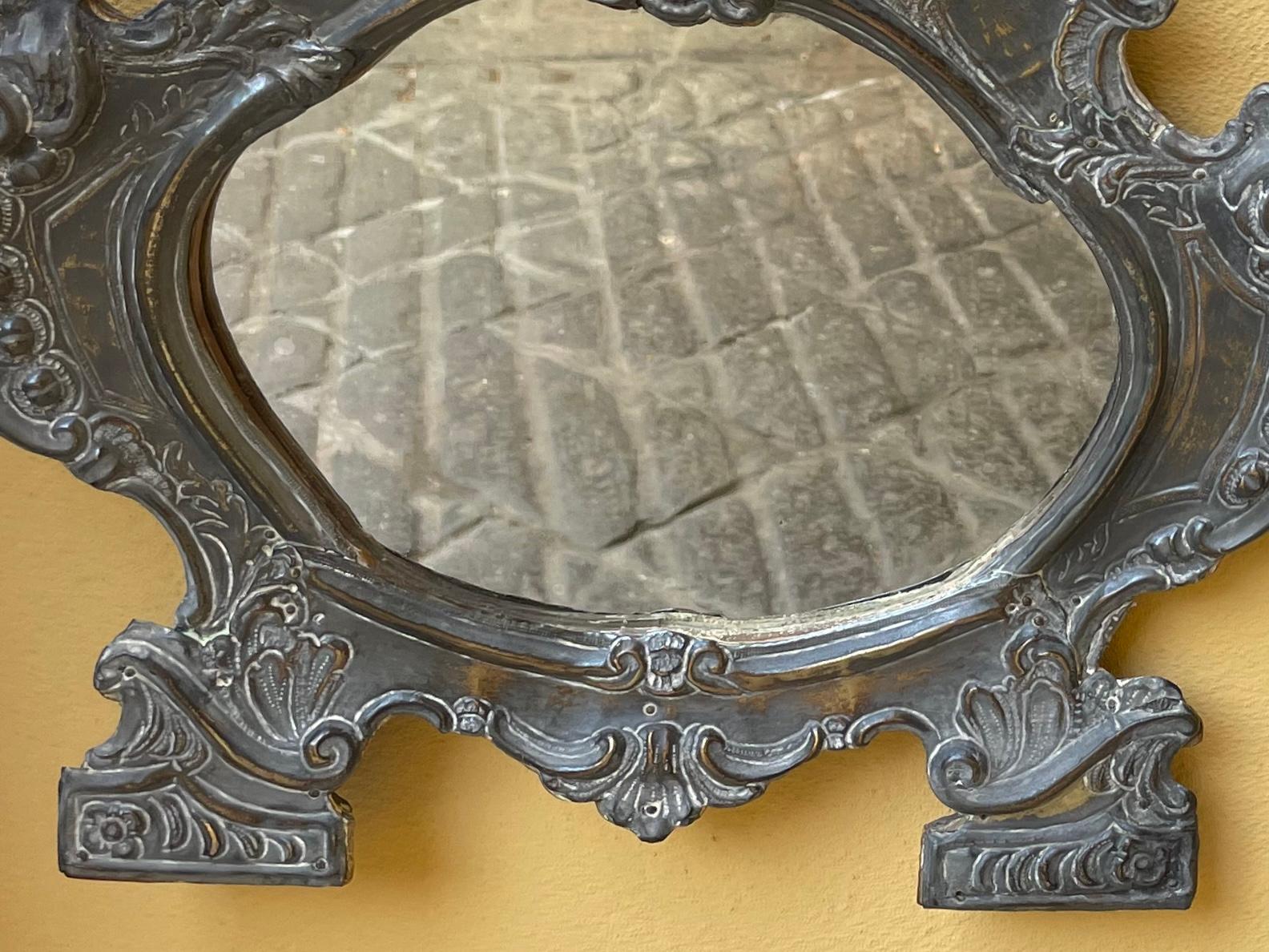 Fatto a mano Specchio romano barocco in metallo in vendita