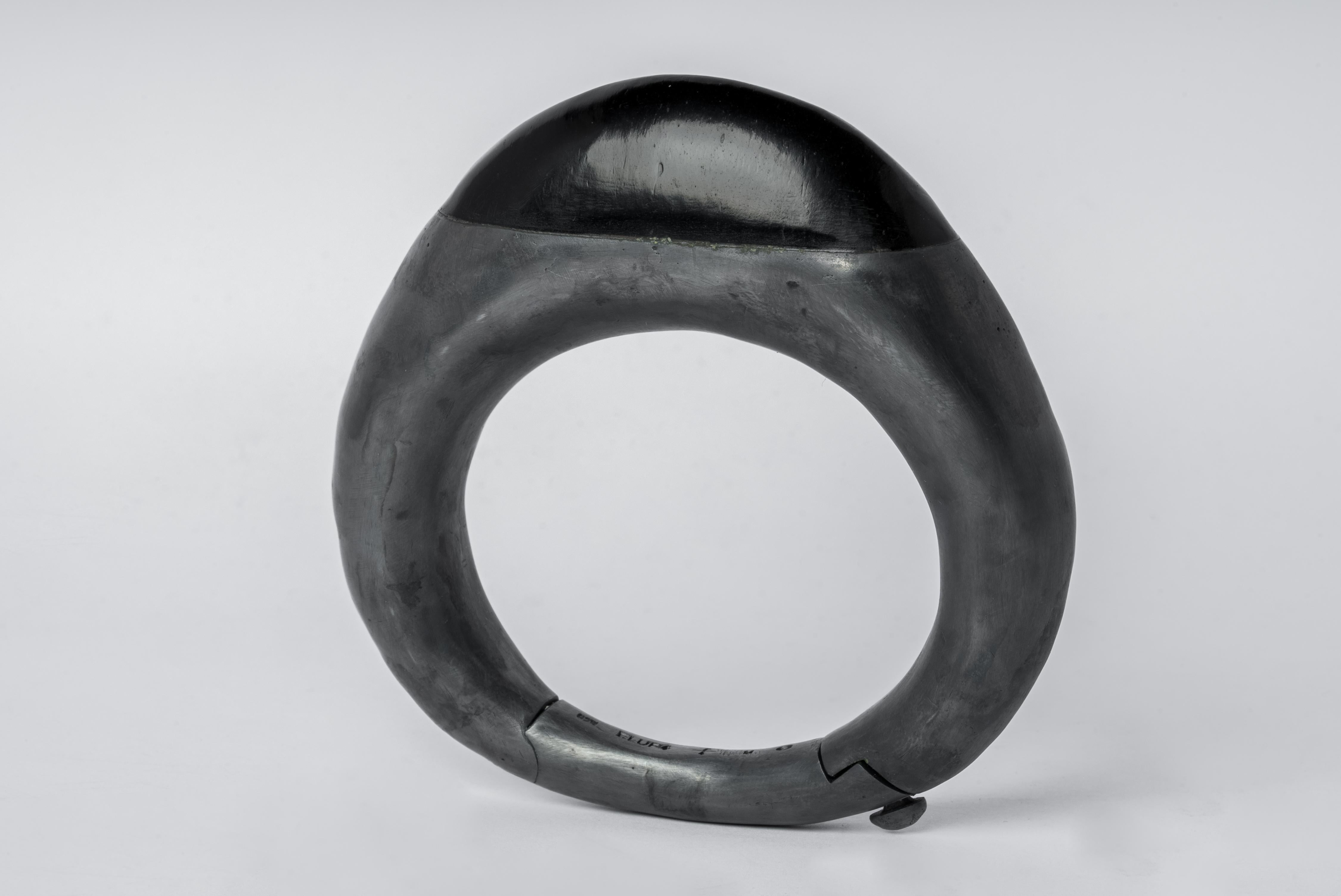 Roman Bracelet (Curve, KA+JET) In New Condition For Sale In Paris, FR