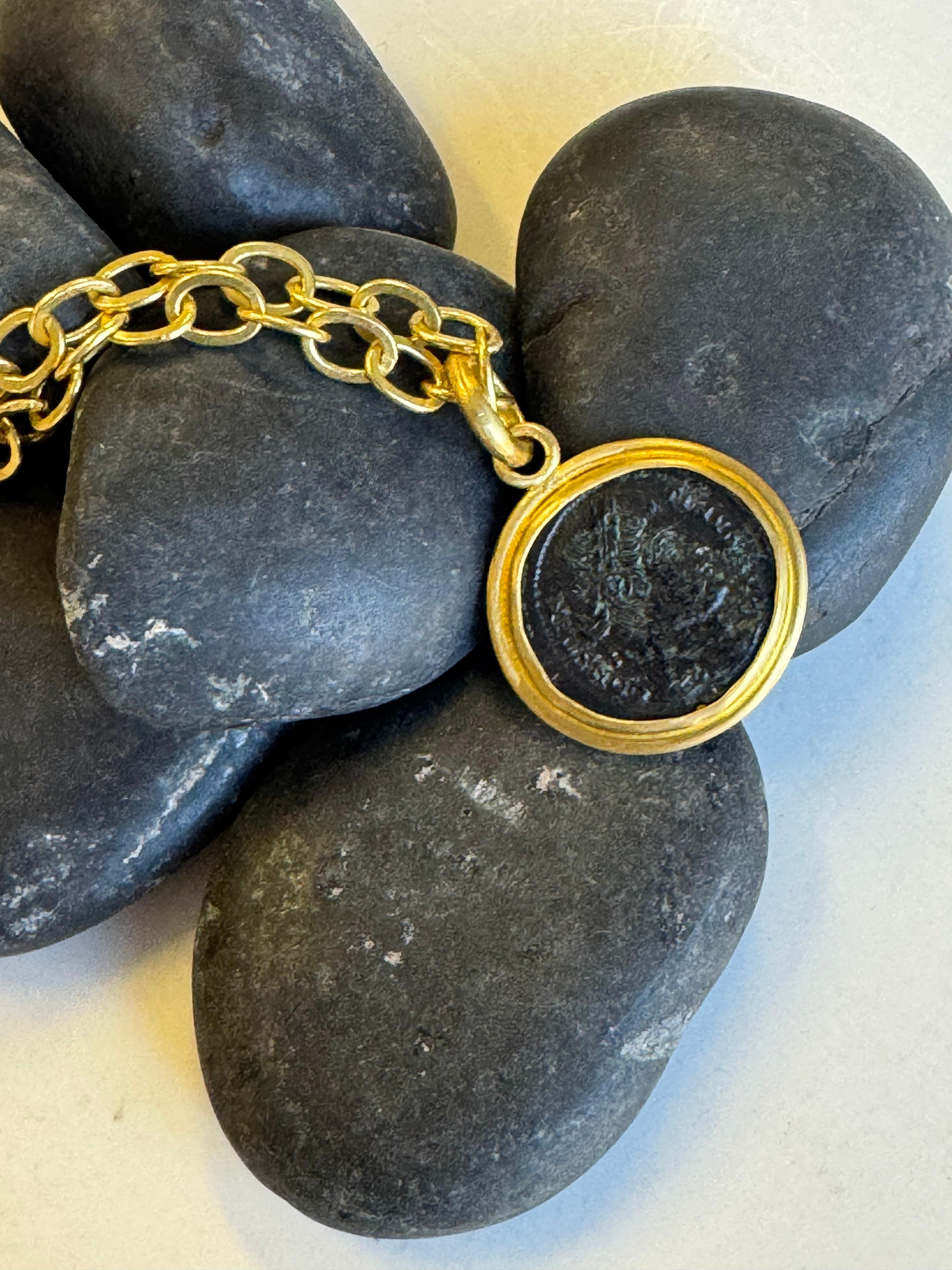 da uomo o donna Ciondolo con moneta romana in bronzo e oro 22 carati in vendita