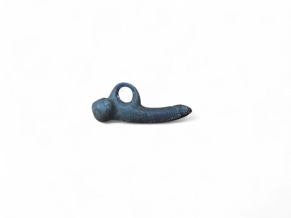 Européen Amulette phallique romaine en bronze, 1er-2e siècle ADS en vente