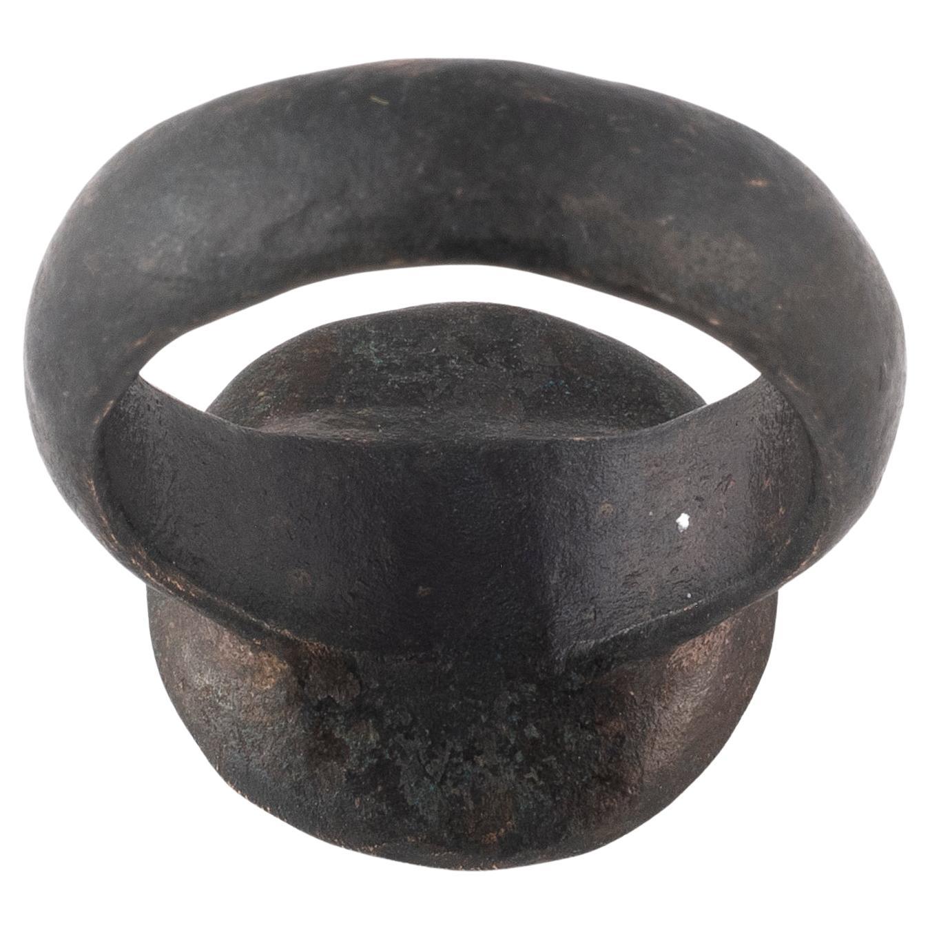 Anello romano in bronzo con ritratto in rilievo di Pupienus Maximus Moneta Circa 238 ADS In condizioni ottime in vendita a Firenze, IT