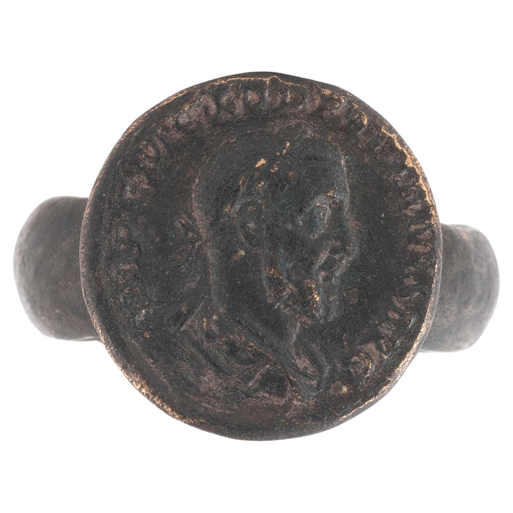 Anello romano in bronzo con ritratto in rilievo di Pupienus Maximus Moneta Circa 238 ADS