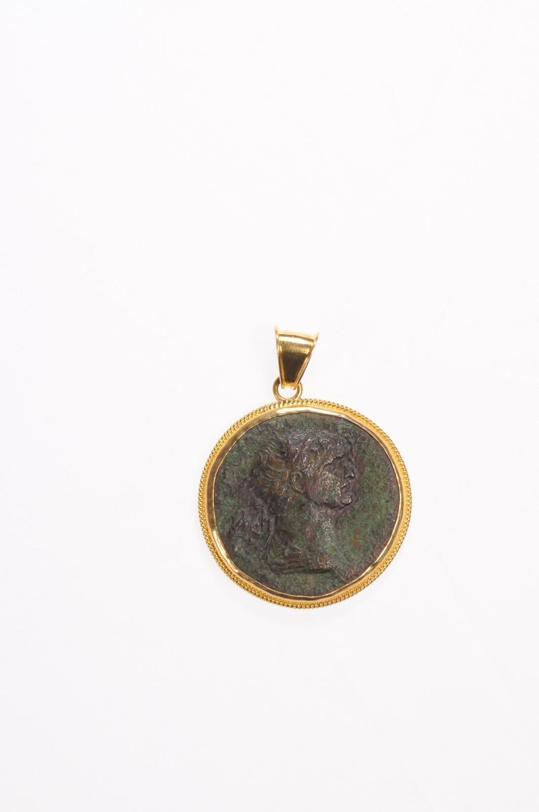 Romain classique Pendentif trajan en bronze romain (pendentif uniquement) en vente