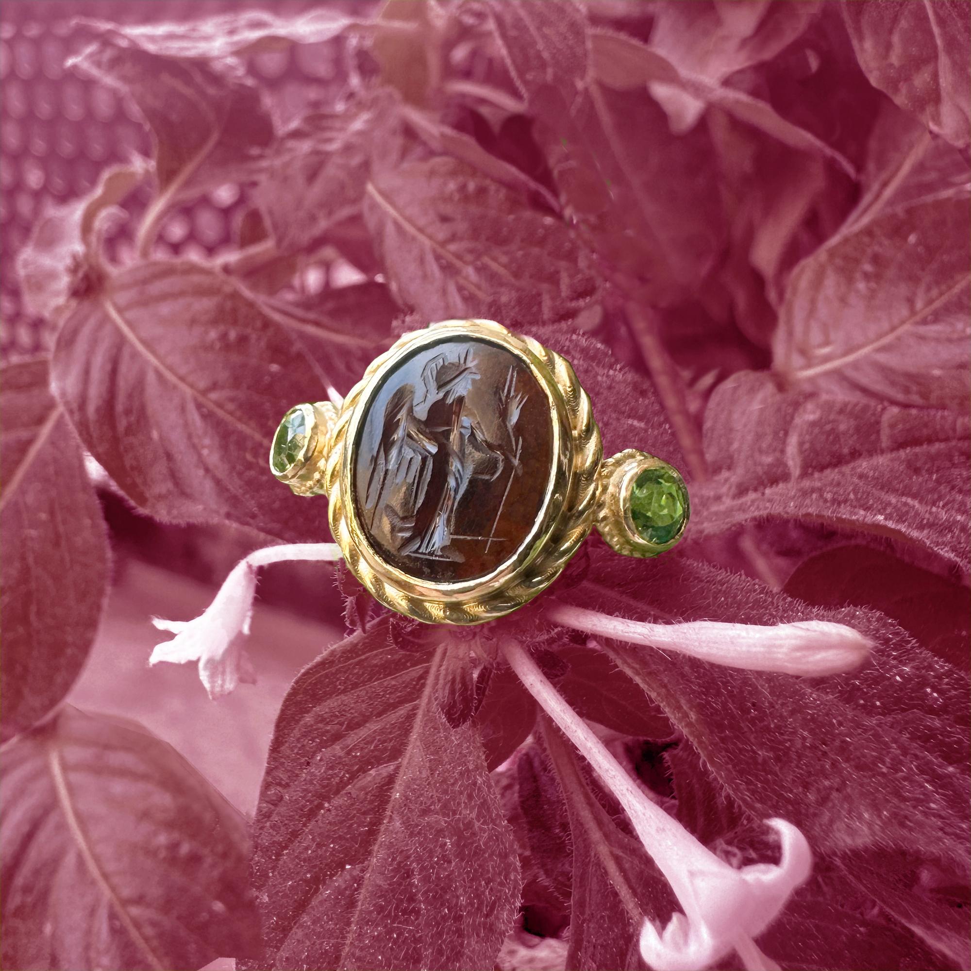 Roman Carnelian Iintaglio 1ST-2ND Cent. AD 18 KT Gold Ring Depicting Demeter For Sale 1