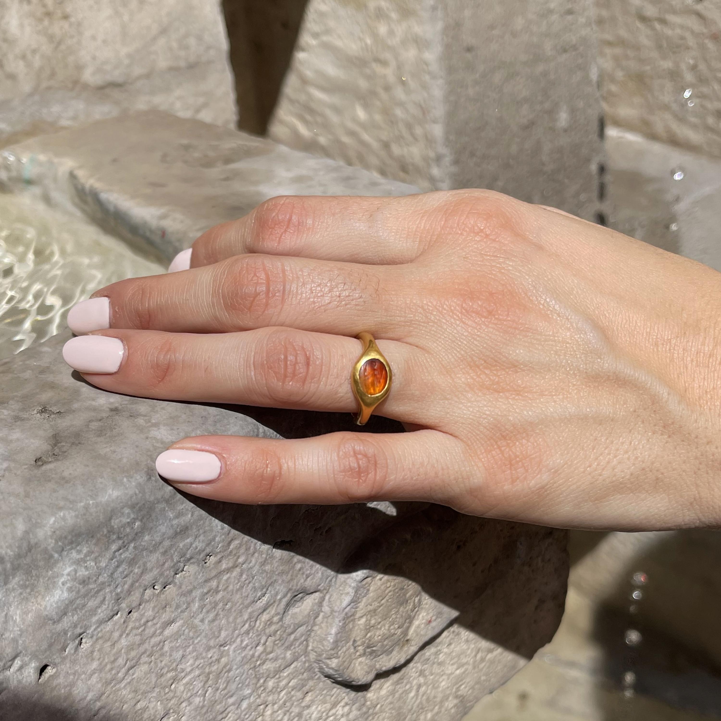 Oval Cut Roman Carnelian Intaglio '2nd cent.AD' 18 Kt Gold Ring Depicting Goddess Athena