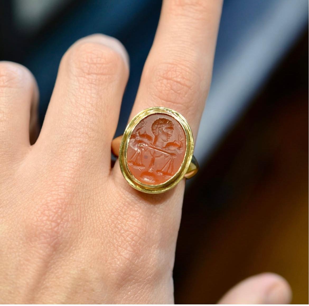 Roman Carnelian Intaglio Depicting Arione Gold Ring circa 2nd Century A.D For Sale 1