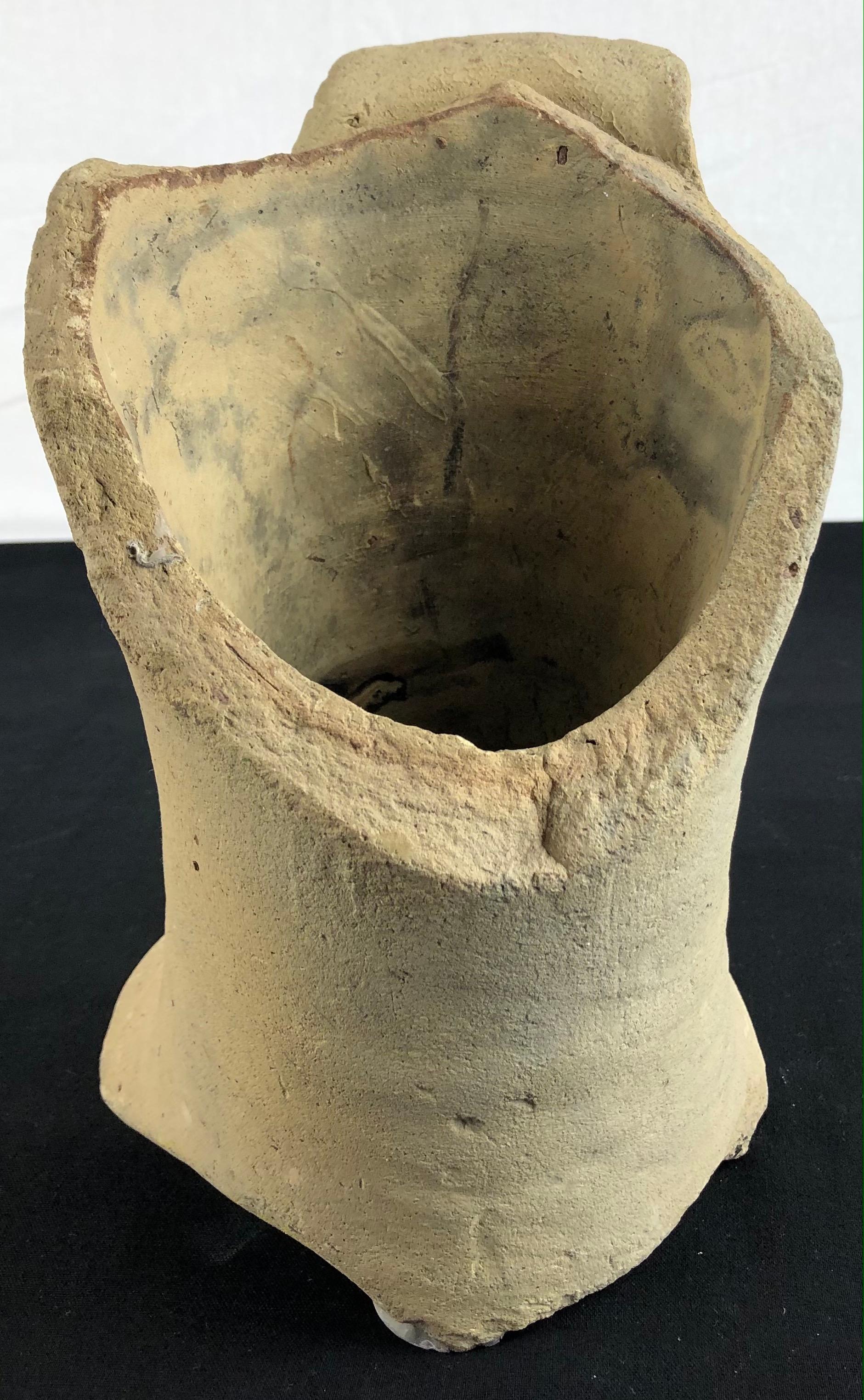 Pichet ou jarre en argile romaine fragment Bon état - En vente à Miami, FL