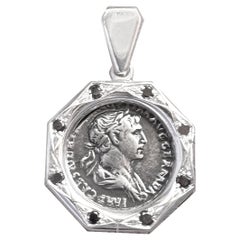 Pièce de monnaie romaine du 2e siècle Pendentif AD avec diamants noirs représentant l'empereur Trajan