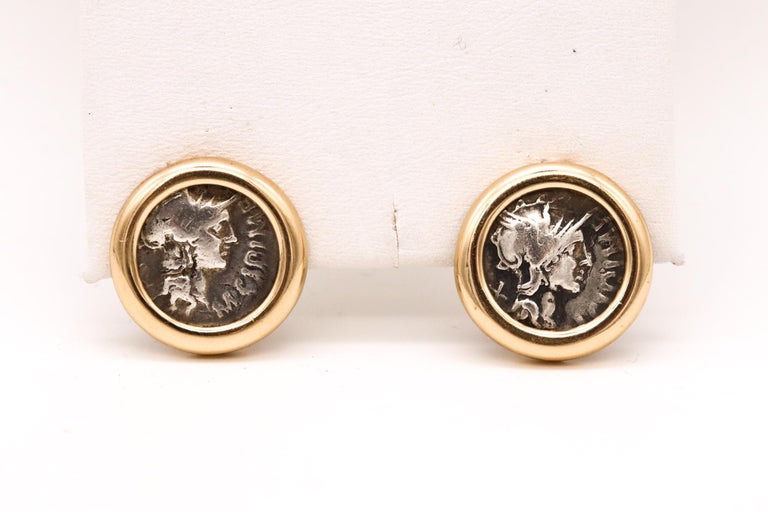 Boucles d'oreilles en or jaune 14 carats avec pièce de monnaie romaine  Denarius de M. Cipius de 114 av. J.-C. En vente sur 1stDibs