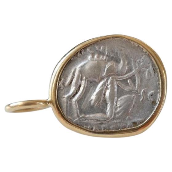 Pendentif de pièce de monnaie romaine : camel et roi agenouillé, 1e siècle