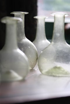 Collection romaine de verres gradués "Lachrymatories" curiosités, attrape-bougies et verres à oreilles
