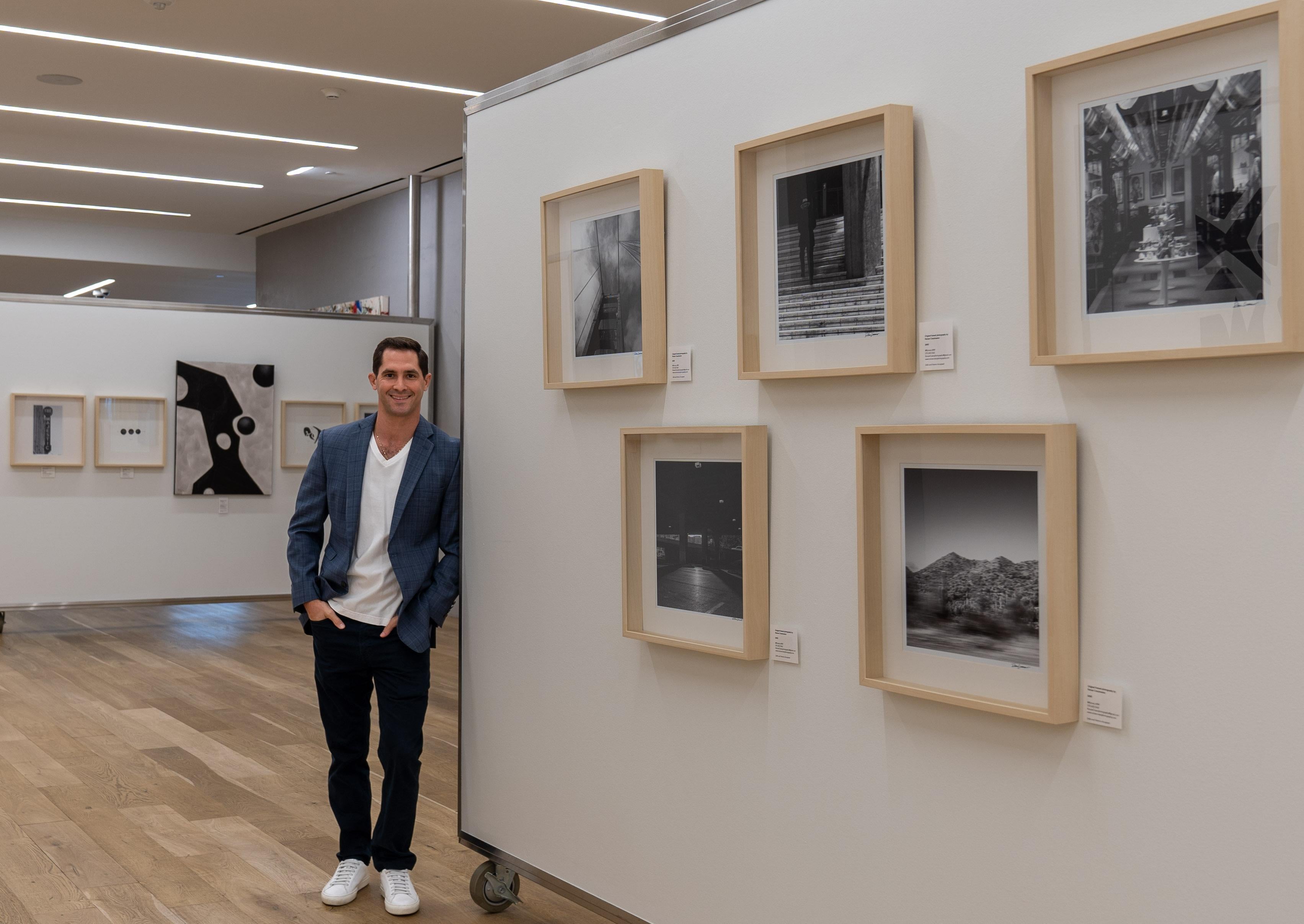 Originales gerahmtes und signiertes Foto „Eiffel Tower“ von Roman Crescimanno im Angebot 6