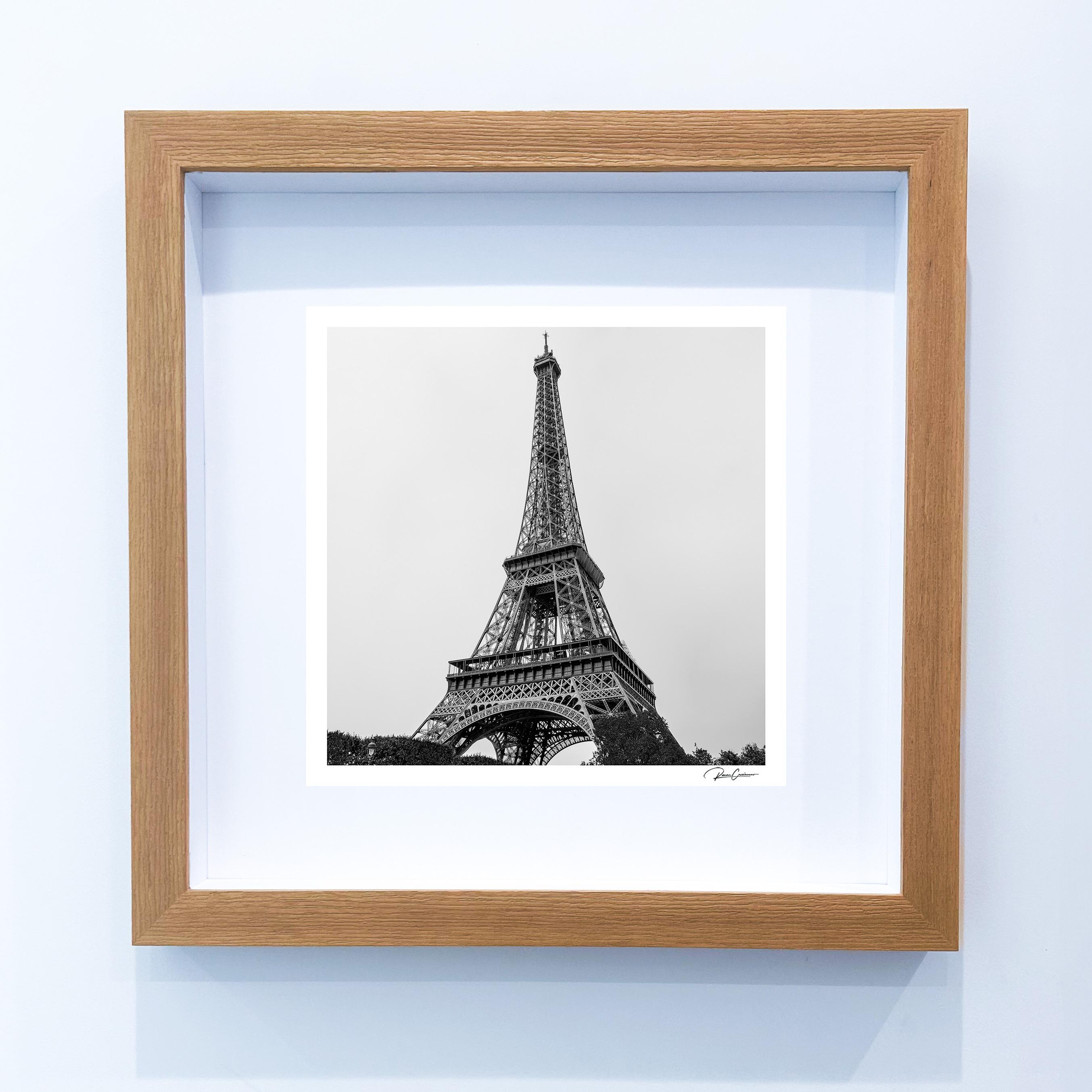 Originales gerahmtes und signiertes Foto „Eiffel Tower“ von Roman Crescimanno im Angebot 2
