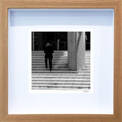 "Enigmatic Gentleman" fotografia originale incorniciata e firmata di Roman Crescimanno