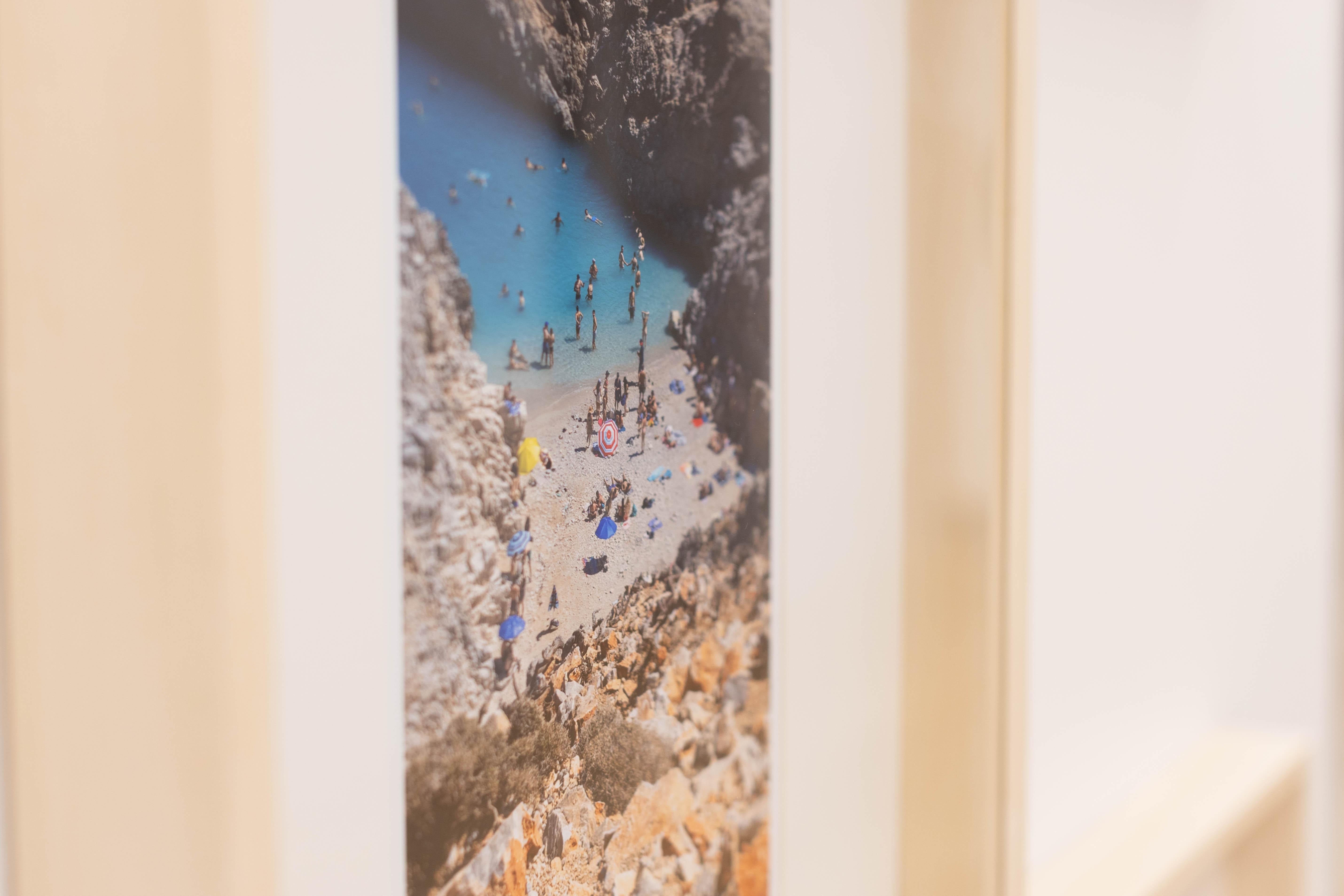 « Seaitan Limania Beach » encadrée et signée par Roman Crescimanno en vente 7