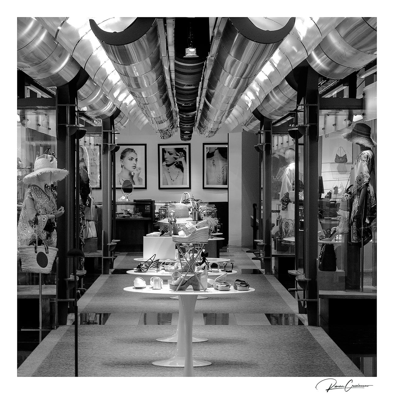 Stanley Korshak photographie originale en noir et blanc encadrée et signée par Roman Crescimanno en vente 2
