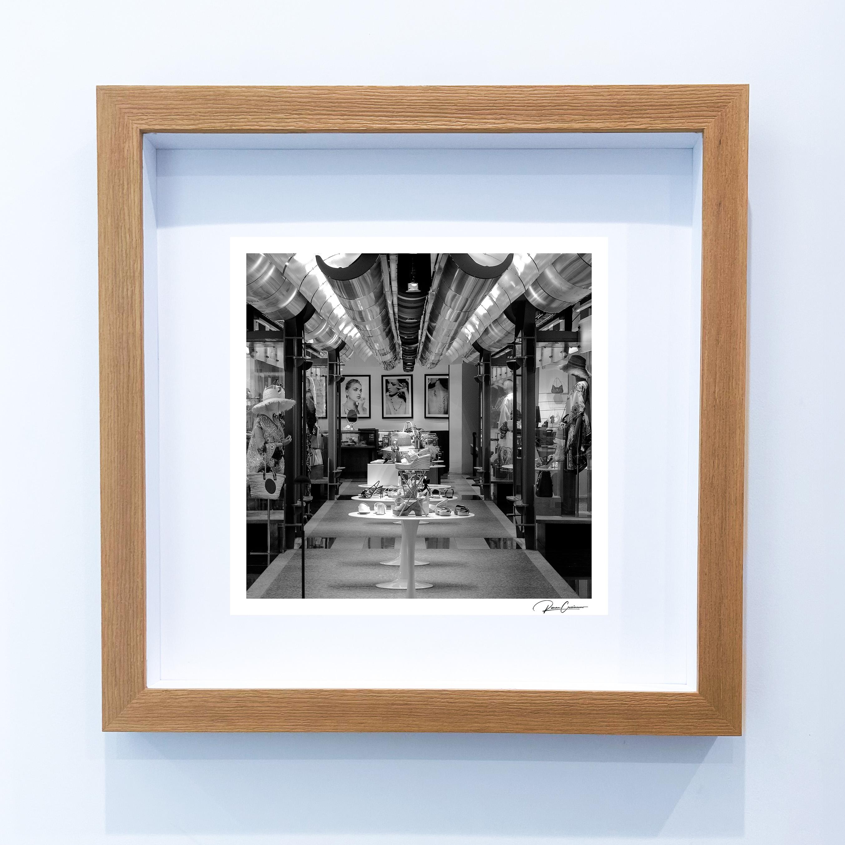 Stanley Korshak photographie originale en noir et blanc encadrée et signée par Roman Crescimanno en vente 5