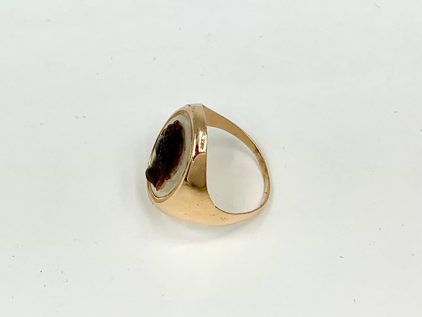Roman Emperor Augustus Georgian Period Sardonyx Cameo 18K Gold Ring In Good Condition For Sale In New York, NY
