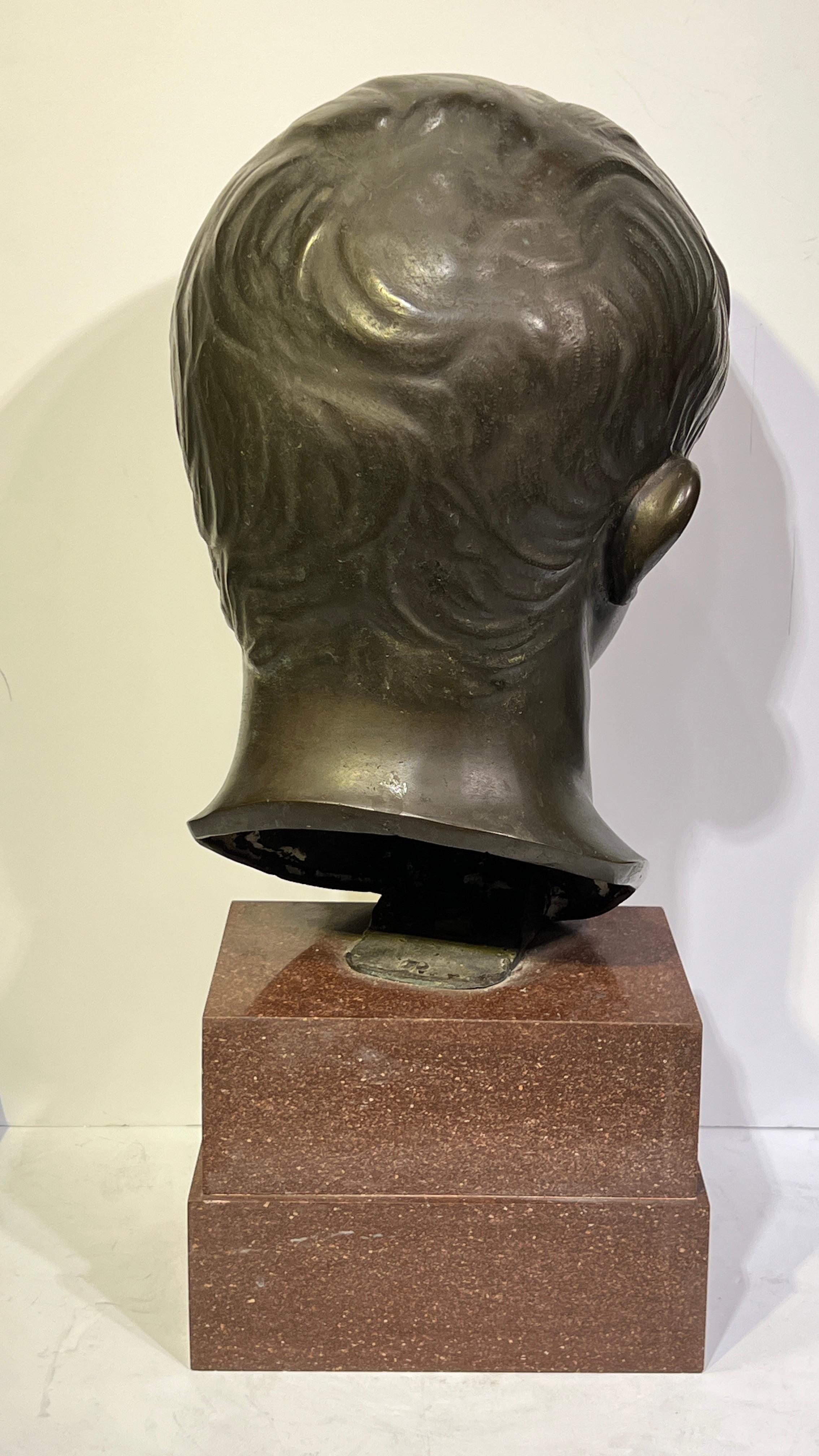 Inizio XX secolo Grande scultura in bronzo e granito dell'imperatore romano Augusto in vendita