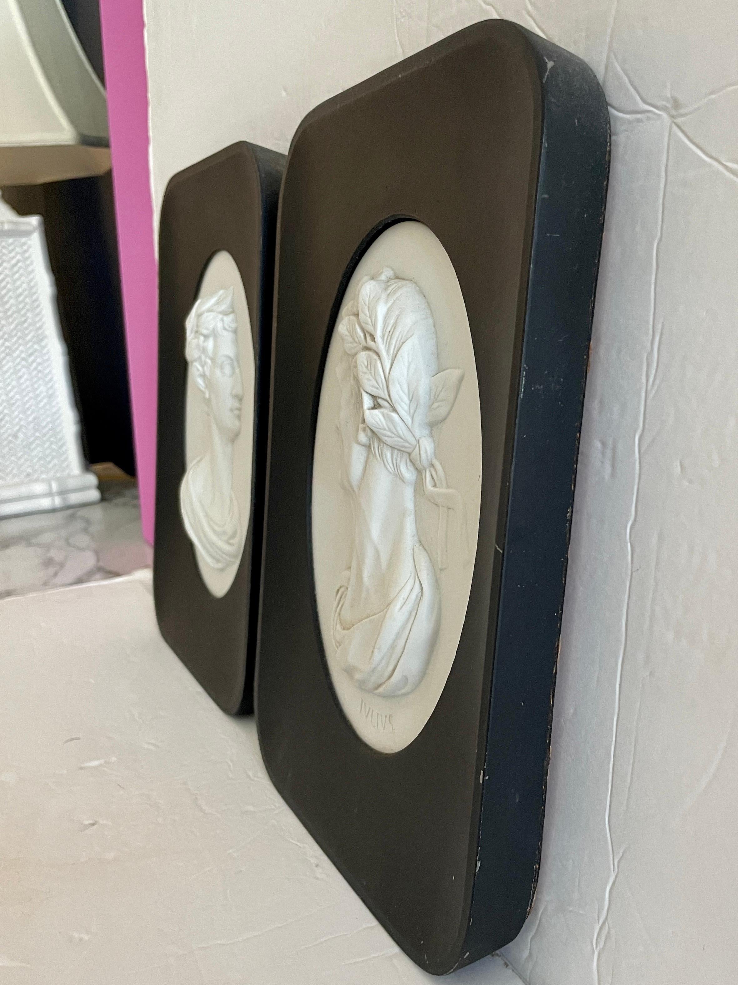 Roman Emperors Profiles Plaques, a Pair In Good Condition In Los Angeles, CA