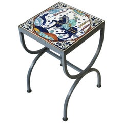 Table d'appoint ou table à boire en métal gris à dessus carrelé:: pour l'intérieur ou le patio:: dans le style d'Hermès