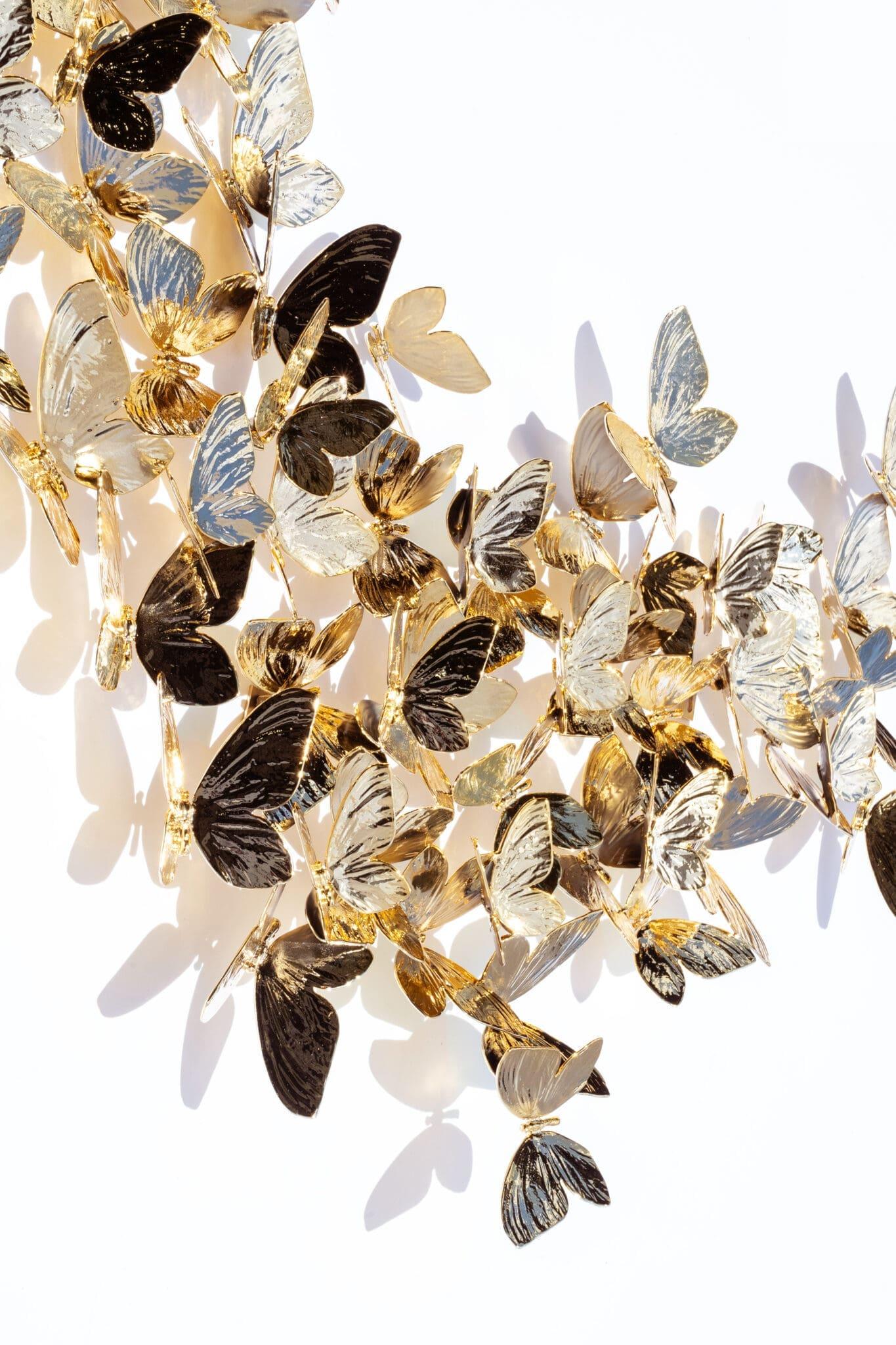 Roman Feral
Wave, Gold
Signed by the artist
Welded stainless steel with chrome finish
26.4 x 63 inches


Currently on display at Art Angels Los Angeles