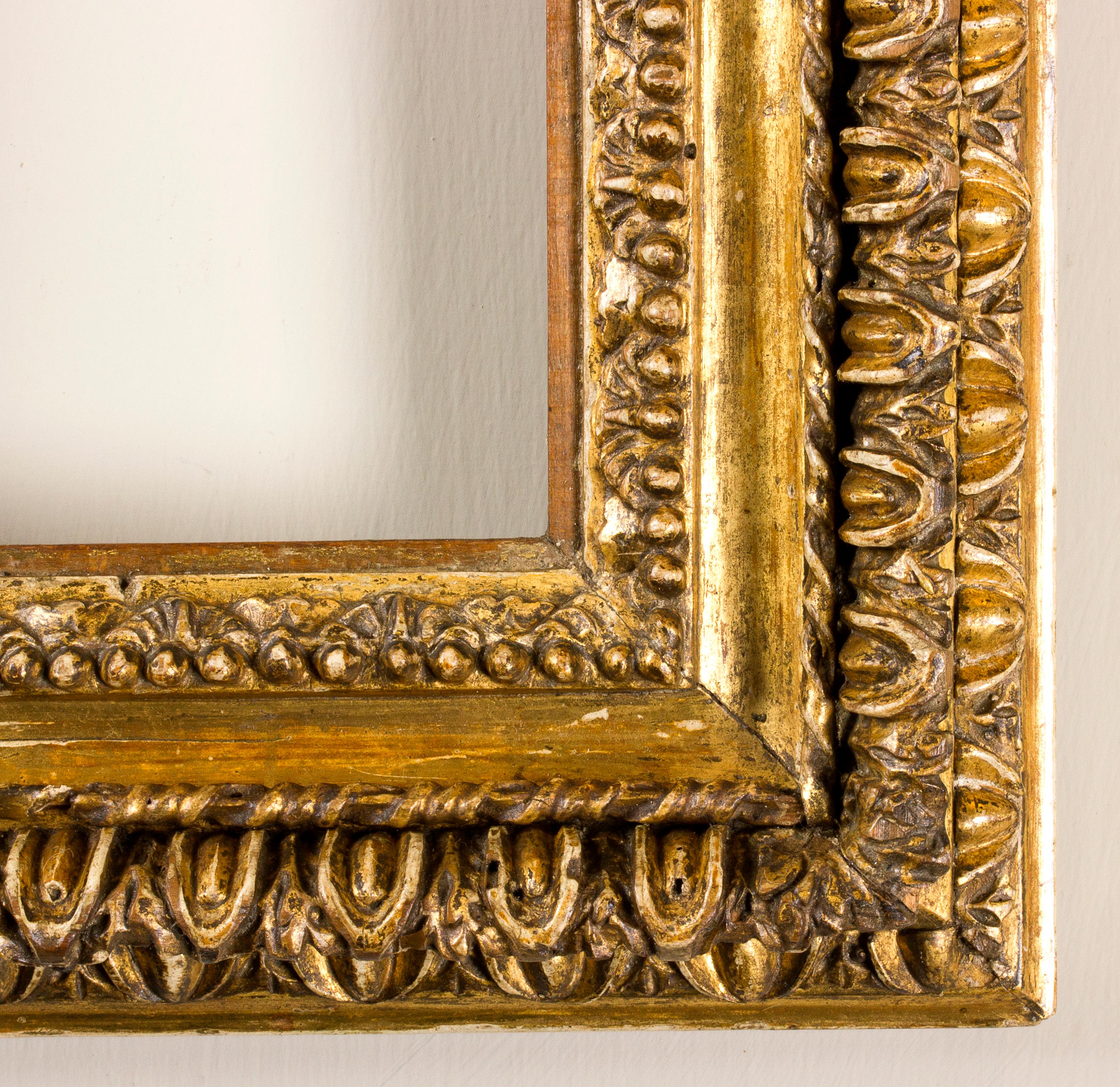 Roman frame, early 18th century
Golden wood frame with five orders of carving 
Measures: Inside: 20.1 x 15.6 cm; outside: 31 x 27.7 cm.
Depth is the wide of the band.
 