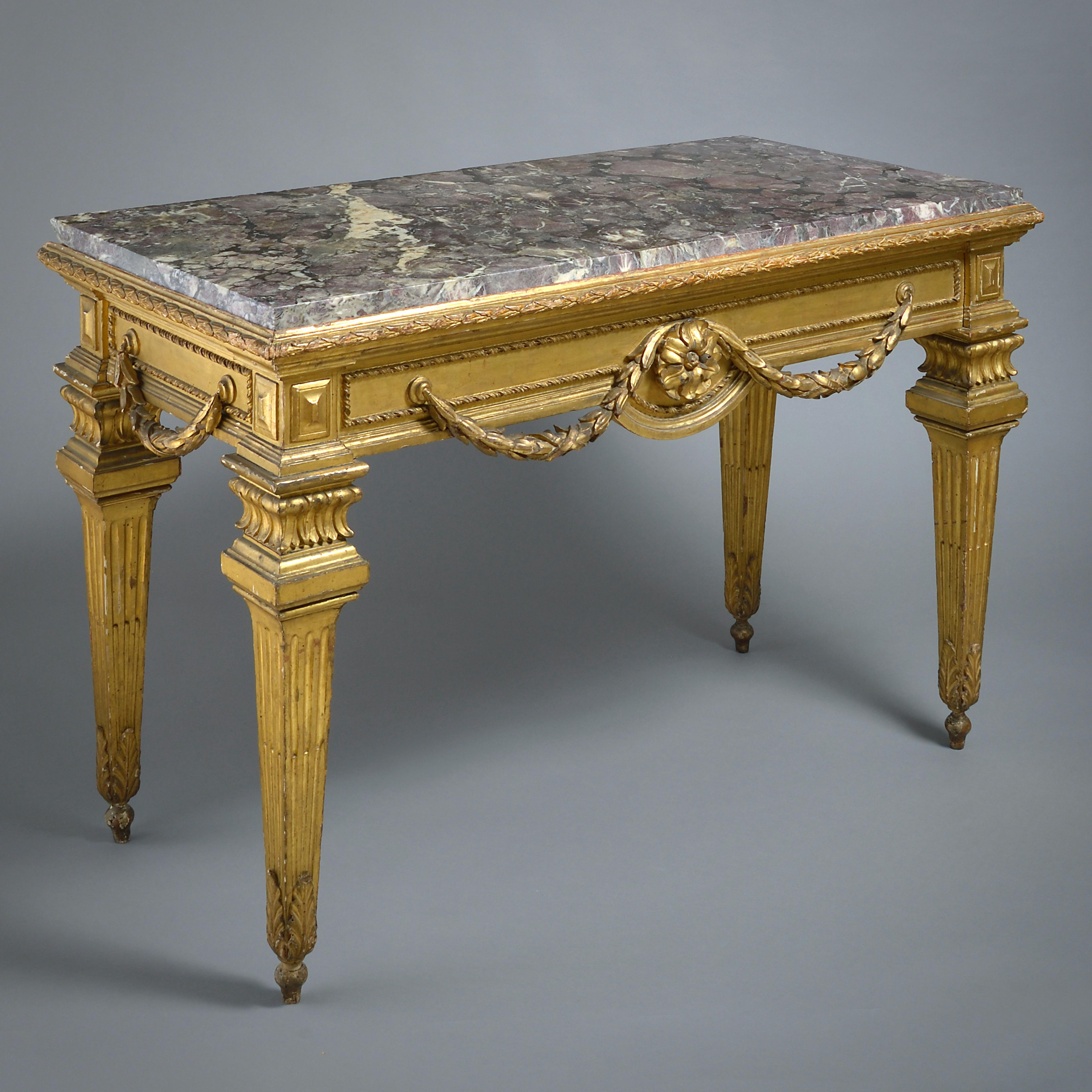 TABLE D'APPOINT ROMAINE EN BOIS DORÉ AVEC SON PLATEAU EN MARBRE BRÈCHE VIOLETTE D'ORIGINE, VERS 1775.

Conserve sa dorure d'origine.